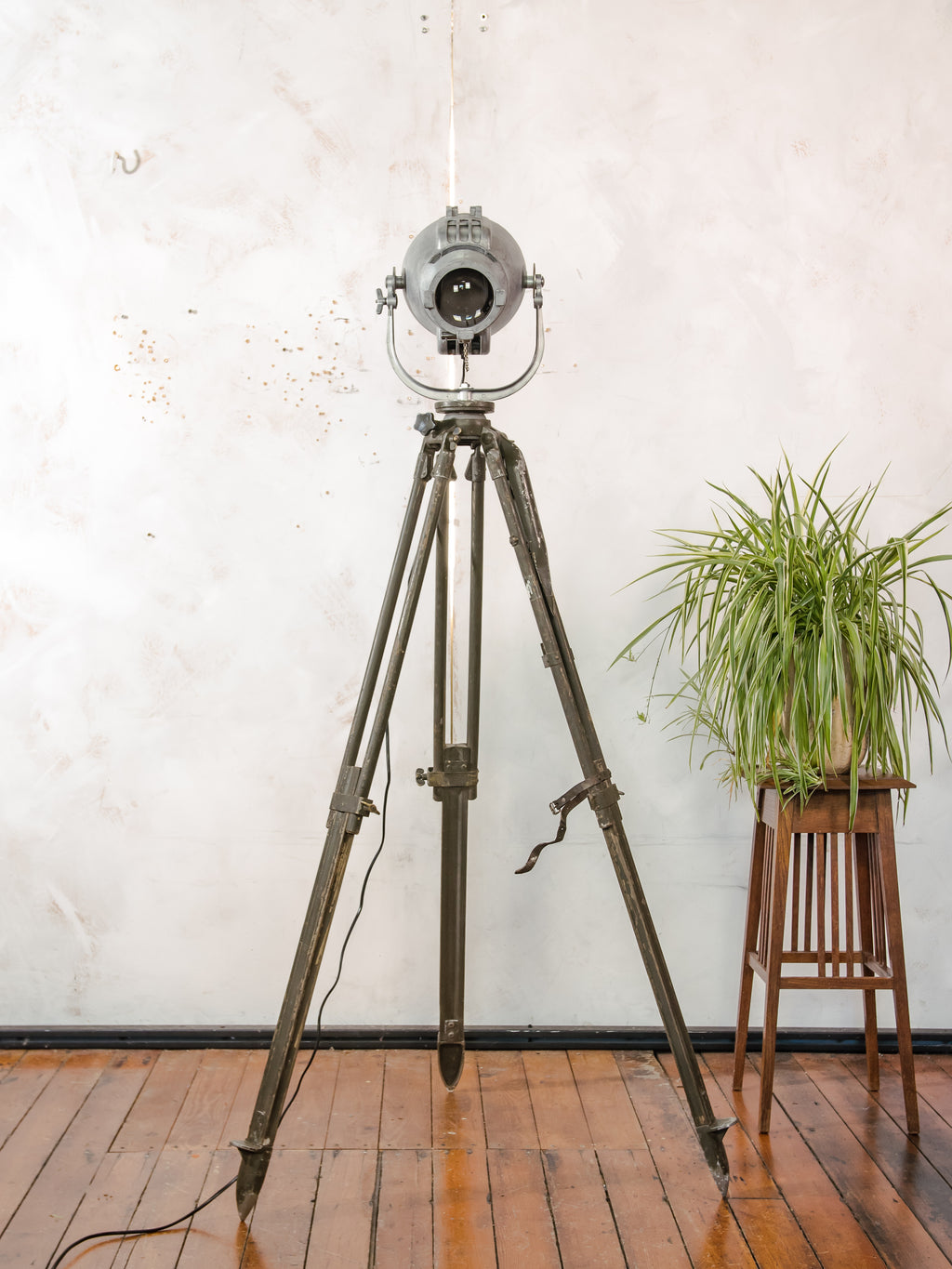 Bead-Blasted Strand Electric Patt 23 “Pig Nose” Spotlight Floor Lamp | 1960s Raw Aluminium Stage Light on Ertel-Werk Bundeswehr Tripod