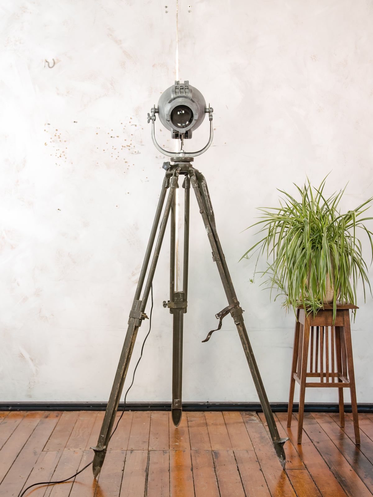 Bead-Blasted Strand Electric Patt 23 “Pig Nose” Spotlight Floor Lamp | 1960s Raw Aluminium Stage Light on Ertel-Werk Bundeswehr Tripod