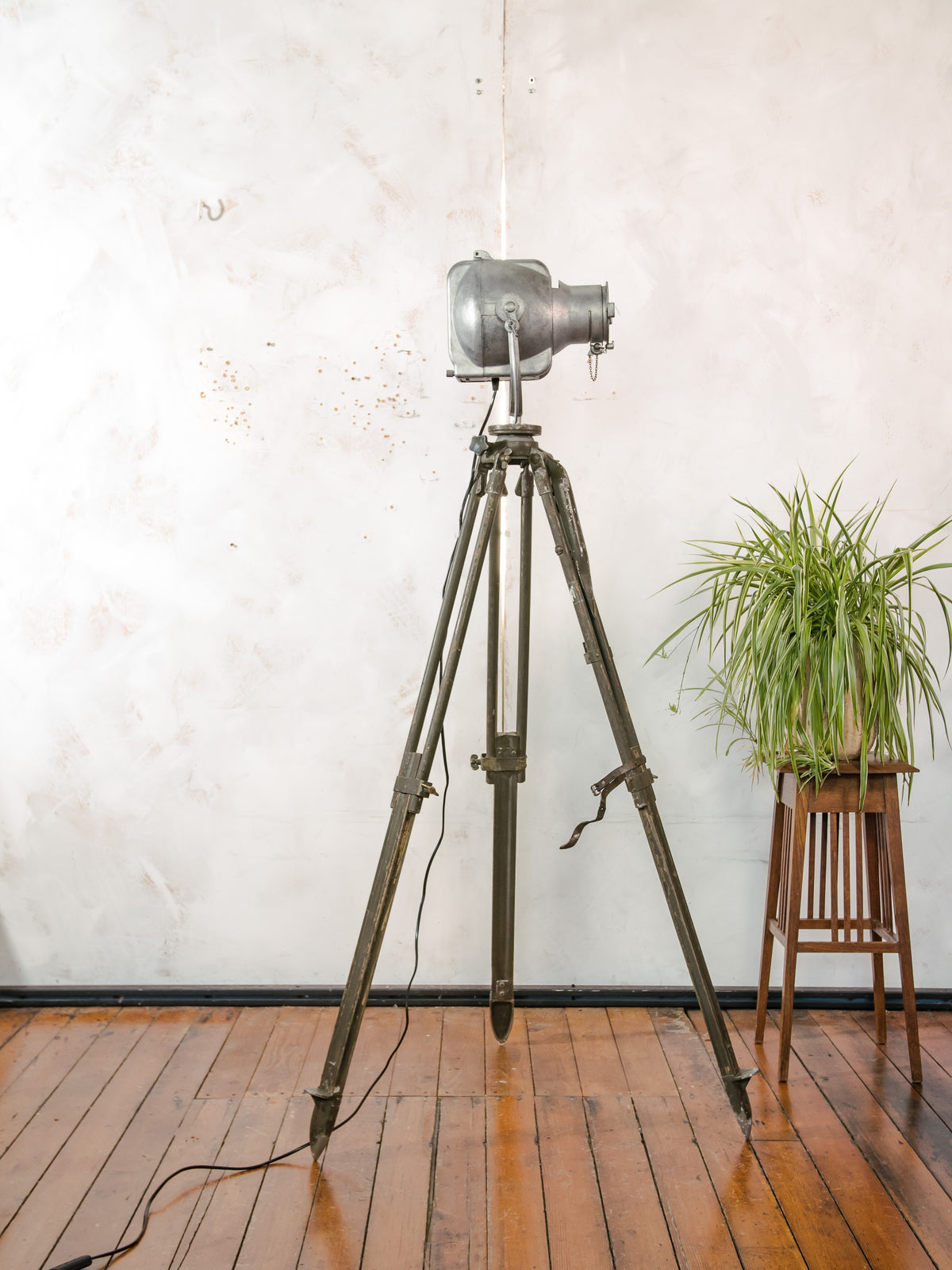 Bead-Blasted Strand Electric Patt 23 “Pig Nose” Spotlight Floor Lamp | 1960s Raw Aluminium Stage Light on Ertel-Werk Bundeswehr Tripod