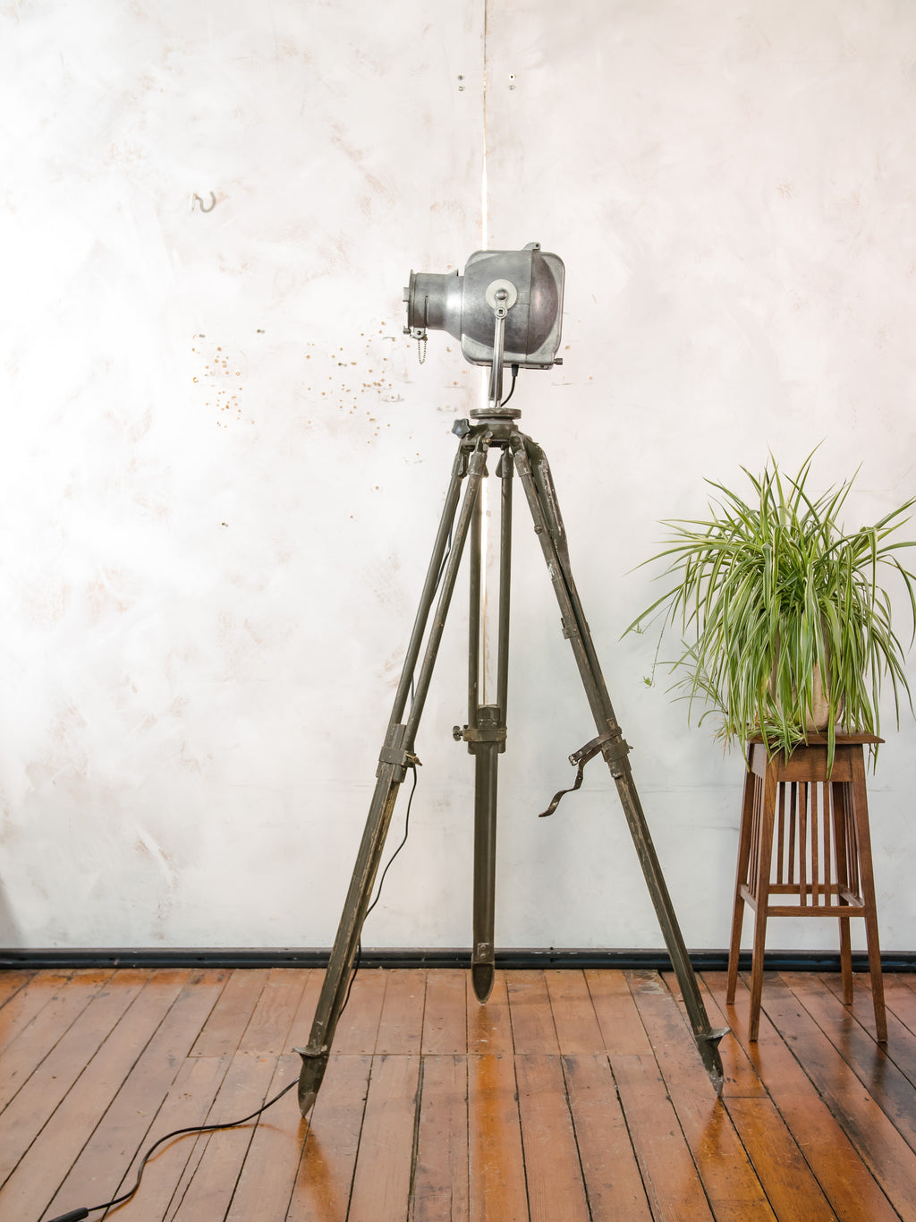 Bead-Blasted Strand Electric Patt 23 “Pig Nose” Spotlight Floor Lamp | 1960s Raw Aluminium Stage Light on Ertel-Werk Bundeswehr Tripod