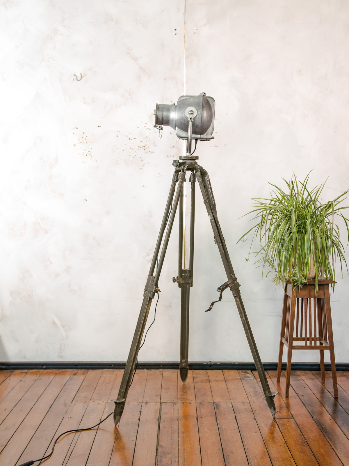 Bead-Blasted Strand Electric Patt 23 “Pig Nose” Spotlight Floor Lamp | 1960s Raw Aluminium Stage Light on Ertel-Werk Bundeswehr Tripod