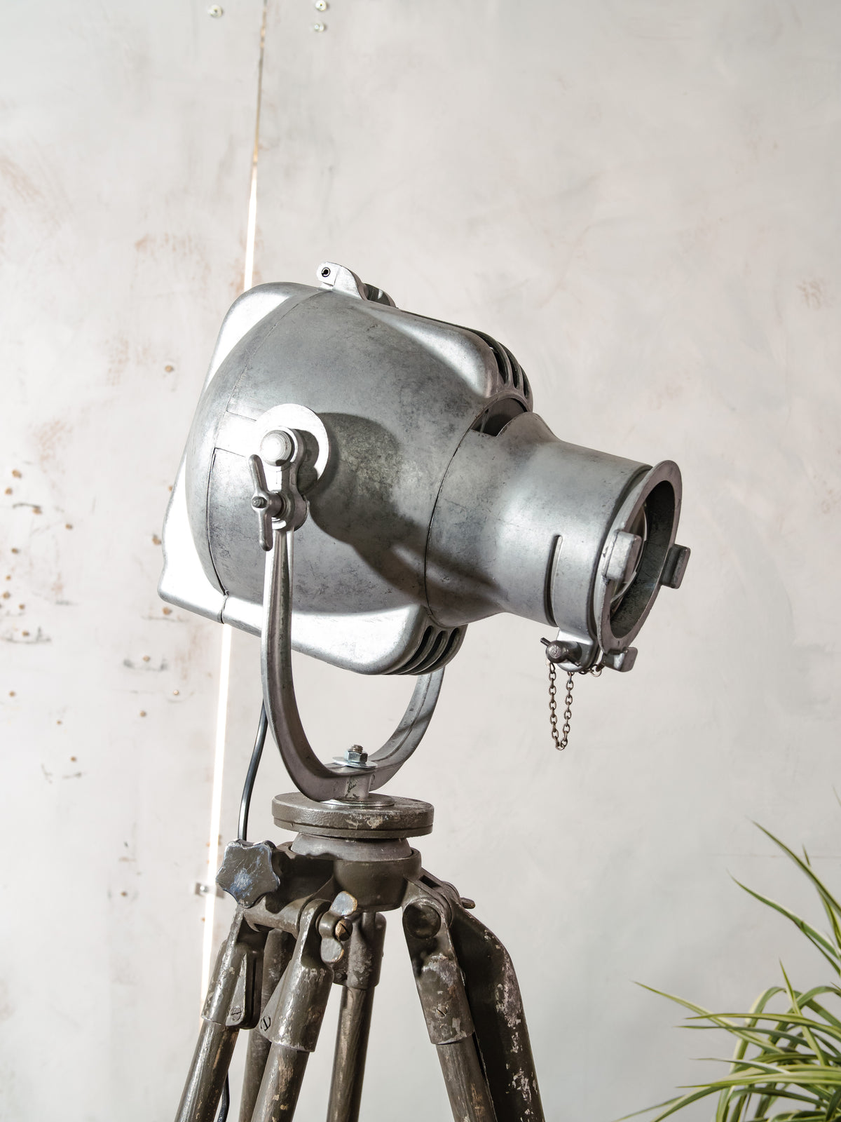 Bead-Blasted Strand Electric Patt 23 “Pig Nose” Spotlight Floor Lamp | 1960s Raw Aluminium Stage Light on Ertel-Werk Bundeswehr Tripod