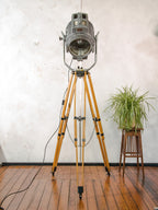 ARRI 2KW Fresnel Cinema Spotlight Floor Lamp | 1950s Arnold & Richter Munich in Original Grey Paint on Original ARRI Wooden Tripod