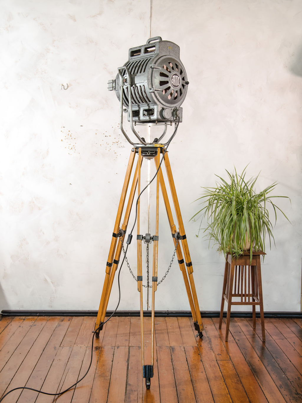 ARRI 2KW Fresnel Cinema Spotlight Floor Lamp | 1950s Arnold & Richter Munich in Original Grey Paint on Original ARRI Wooden Tripod