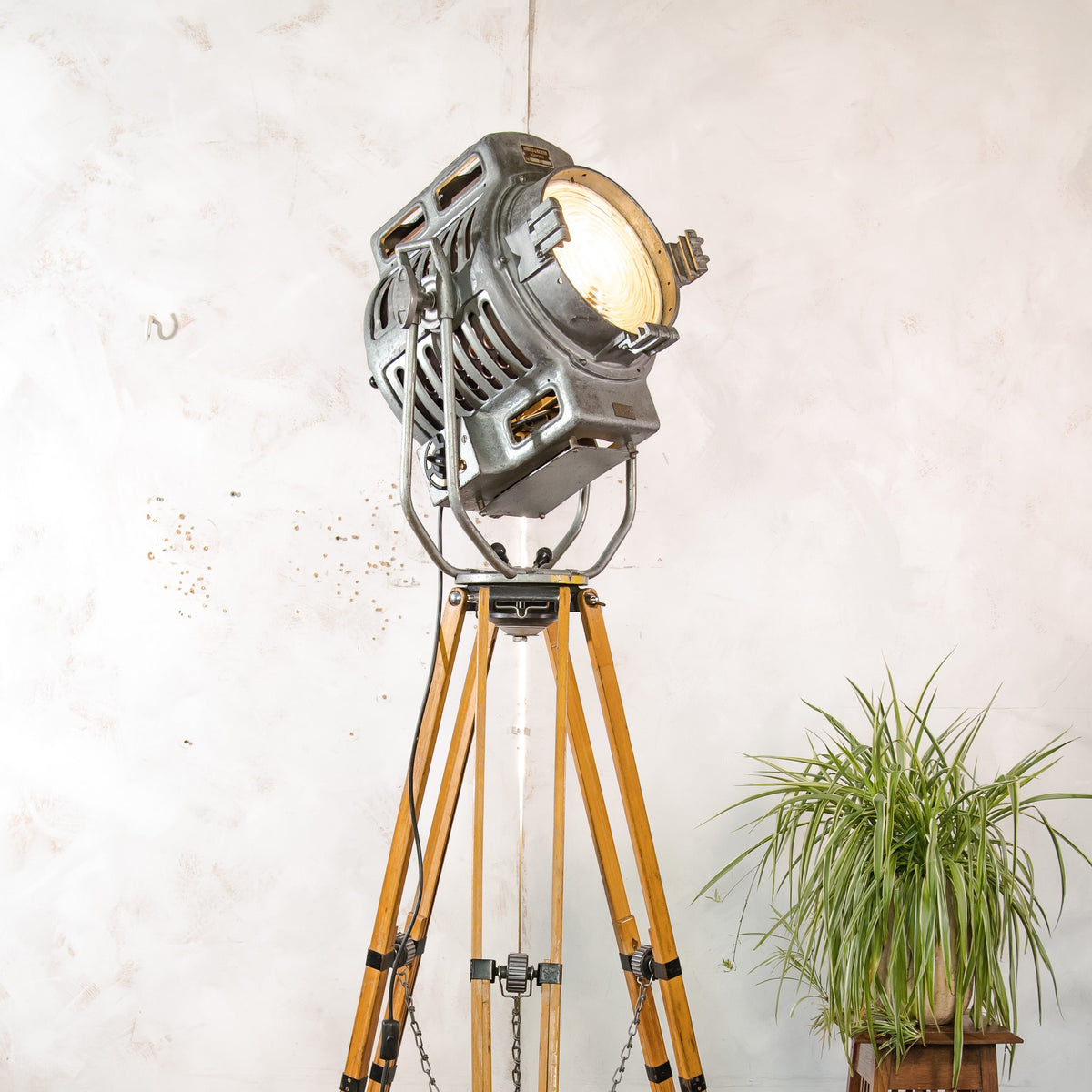 ARRI 2KW Fresnel Cinema Spotlight Floor Lamp | 1950s Arnold & Richter Munich in Original Grey Paint on Original ARRI Wooden Tripod
