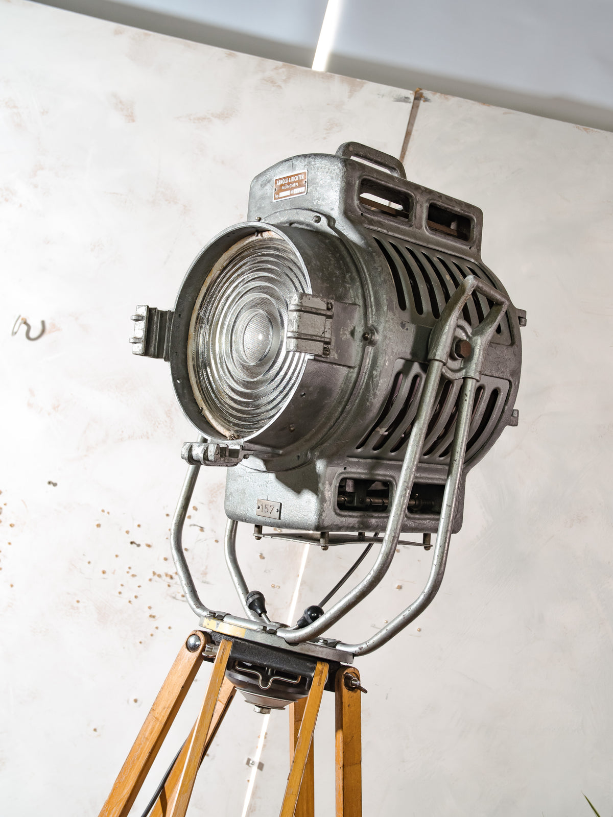 ARRI 2KW Fresnel Cinema Spotlight Floor Lamp | 1950s Arnold & Richter Munich in Original Grey Paint on Original ARRI Wooden Tripod