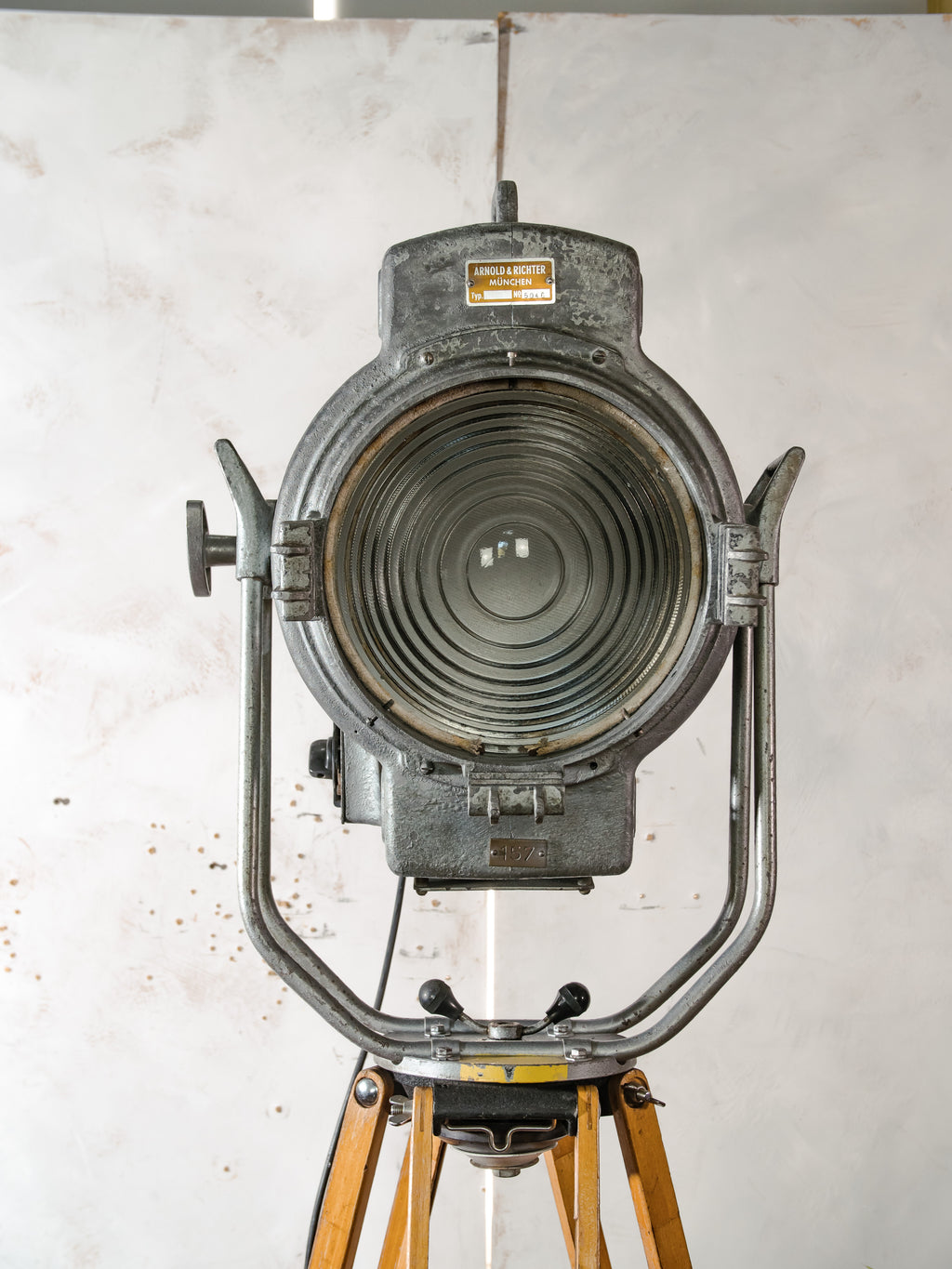 ARRI 2KW Fresnel Cinema Spotlight Floor Lamp | 1950s Arnold & Richter Munich in Original Grey Paint on Original ARRI Wooden Tripod