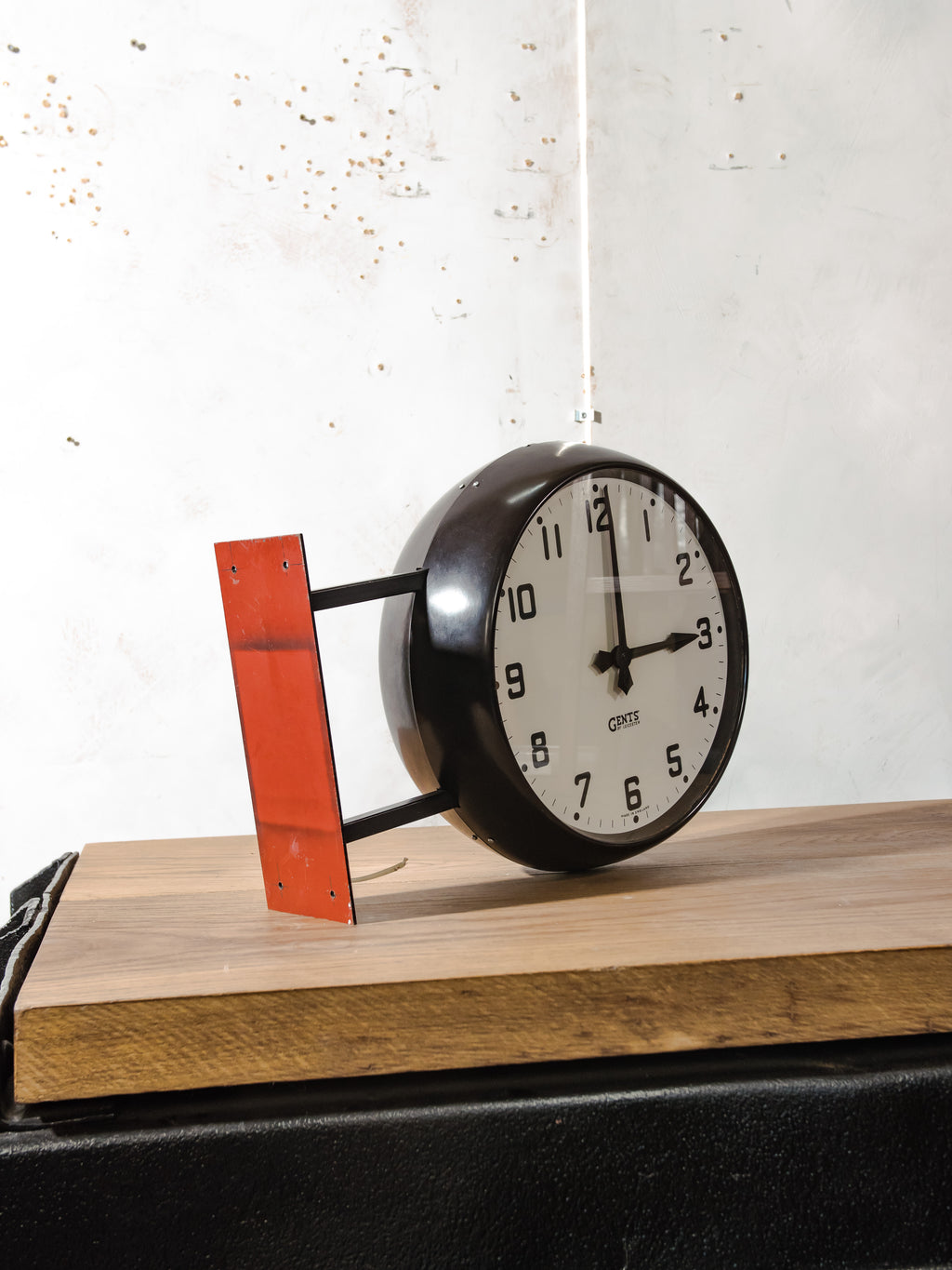 Gents of Leicester Dubbelzijdige Bakelieten Klok met Muurbeugel | 36 cm Stationsklok, Originele Uurwerken, Wand- of Plafondmontage