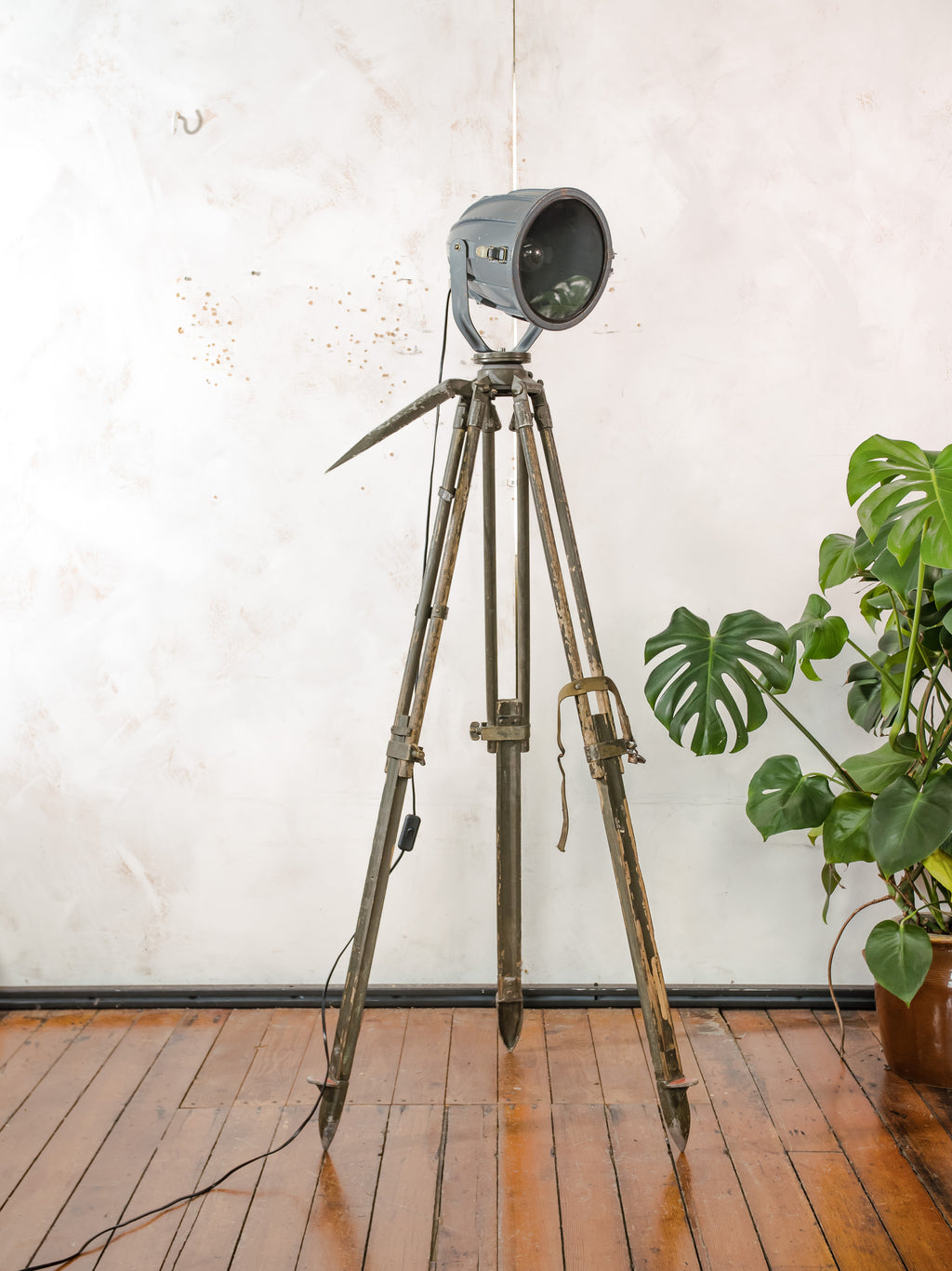Soviet JP54 "Rocket" Spotlight Floor Lamp | Vintage 1970s USSR Studio Light on Ertel-Werk Tripod