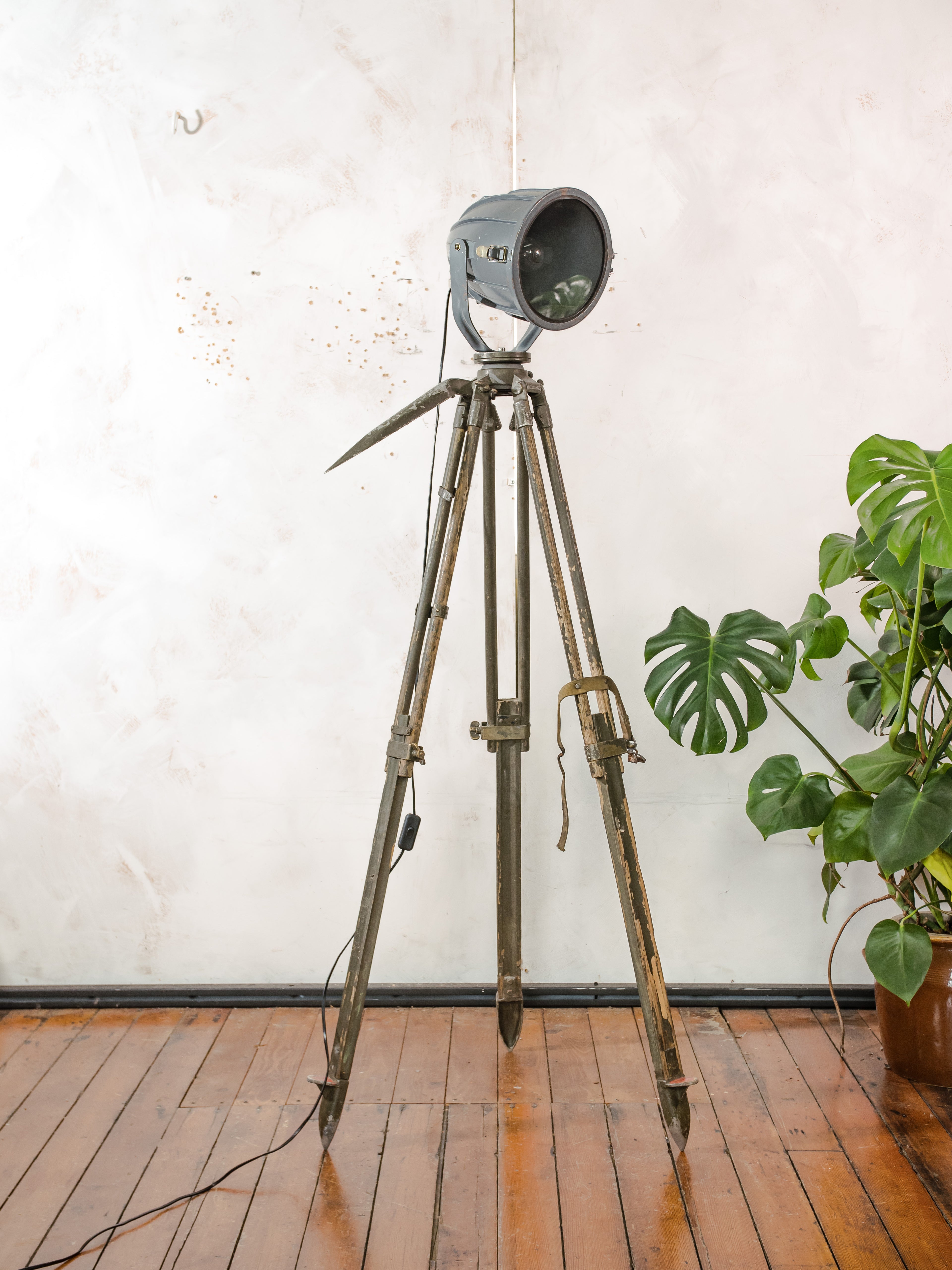 Soviet JP54 "Rocket" Spotlight Floor Lamp | Vintage 1970s USSR Studio Light on Ertel-Werk Tripod