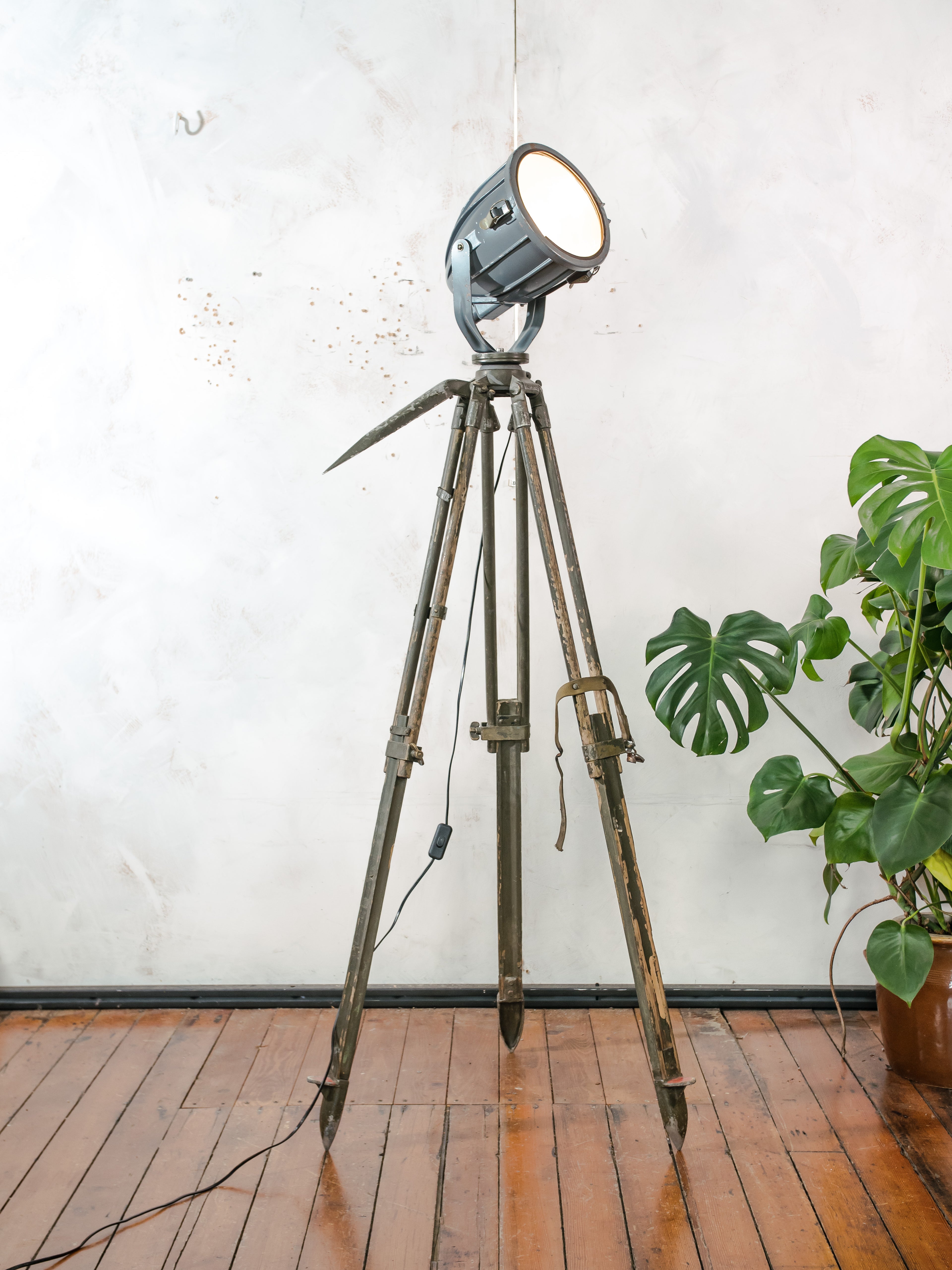 Soviet JP54 "Rocket" Spotlight Floor Lamp | Vintage 1970s USSR Studio Light on Ertel-Werk Tripod