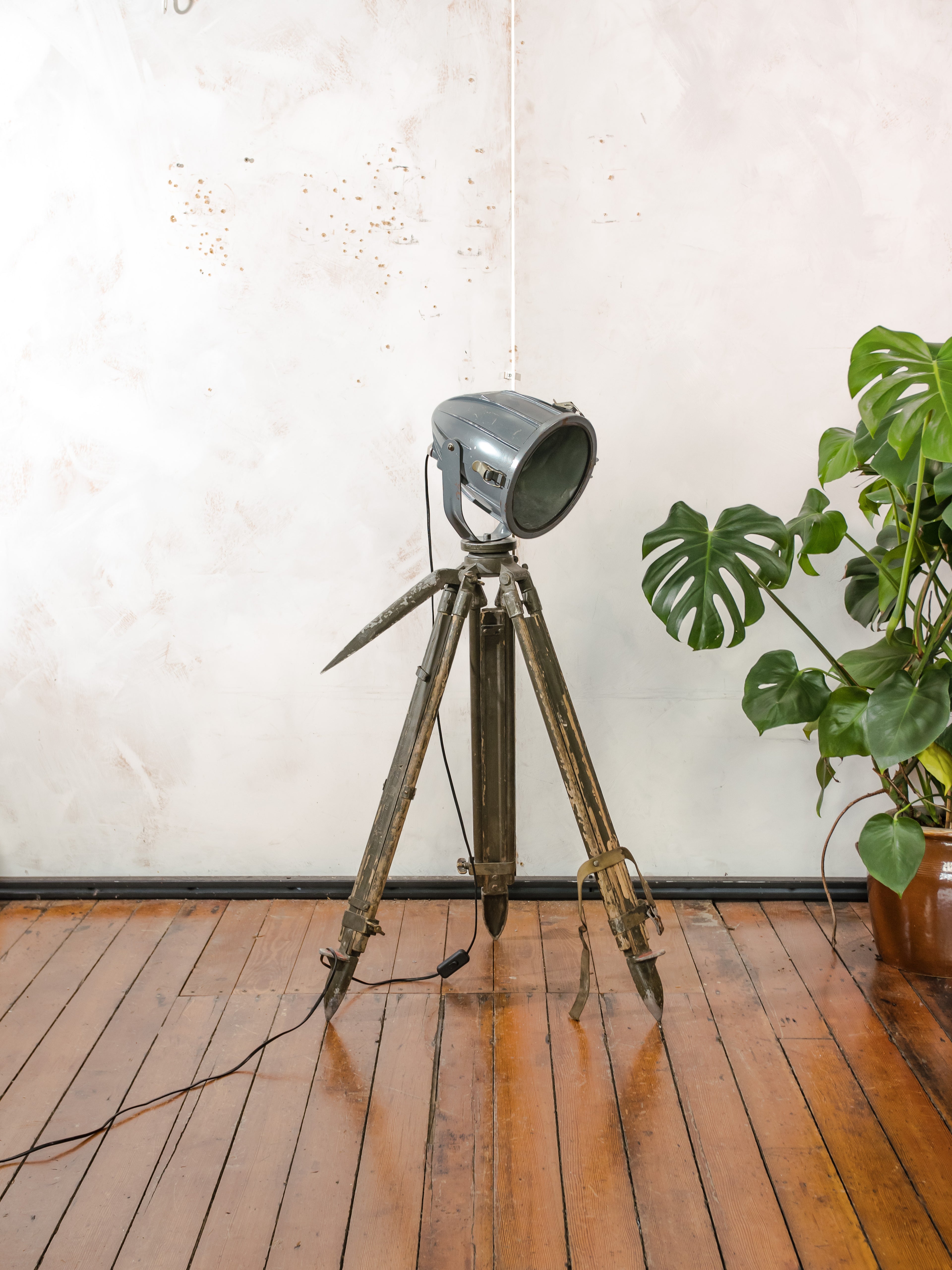 Soviet JP54 "Rocket" Spotlight Floor Lamp | Vintage 1970s USSR Studio Light on Ertel-Werk Tripod