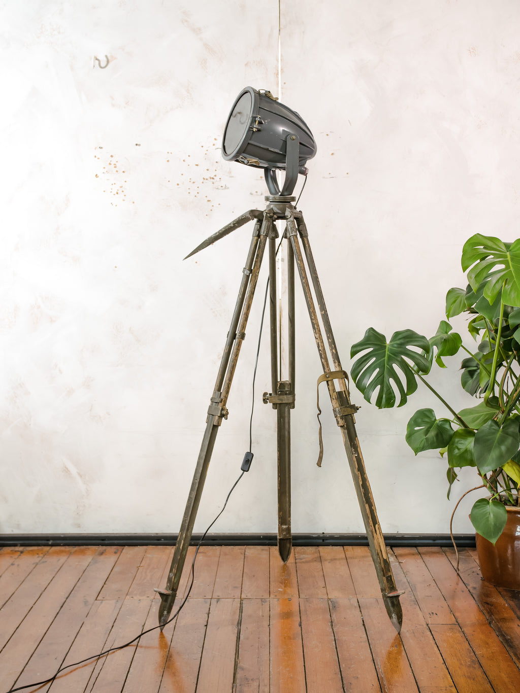 Soviet JP54 "Rocket" Spotlight Floor Lamp | Vintage 1970s USSR Studio Light on Ertel-Werk Tripod