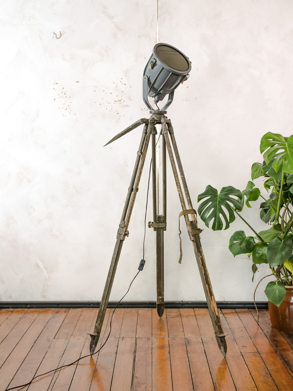 Soviet JP54 "Rocket" Spotlight Floor Lamp | Vintage 1970s USSR Studio Light on Ertel-Werk Tripod