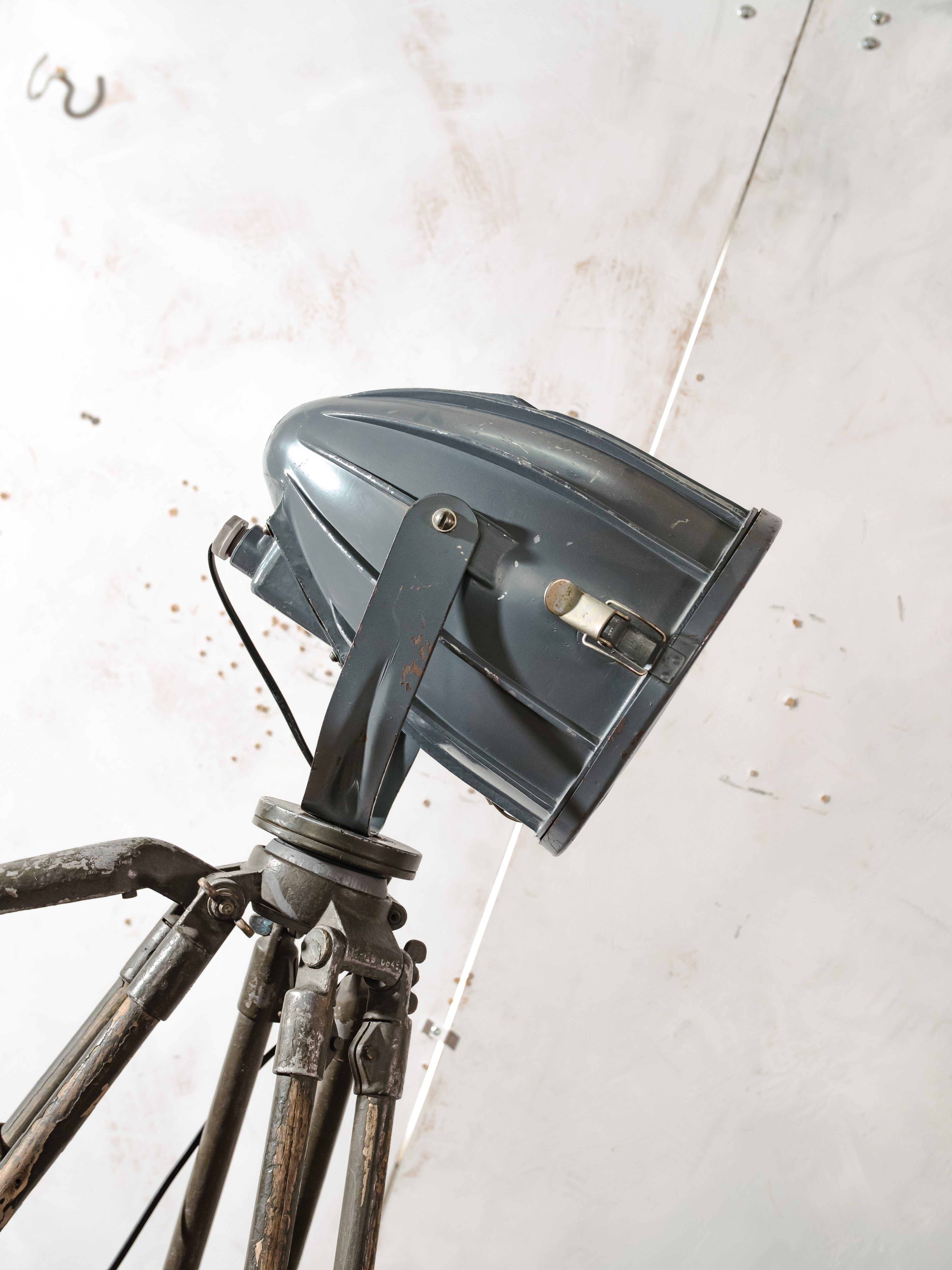 Soviet JP54 "Rocket" Spotlight Floor Lamp | Vintage 1970s USSR Studio Light on Ertel-Werk Tripod