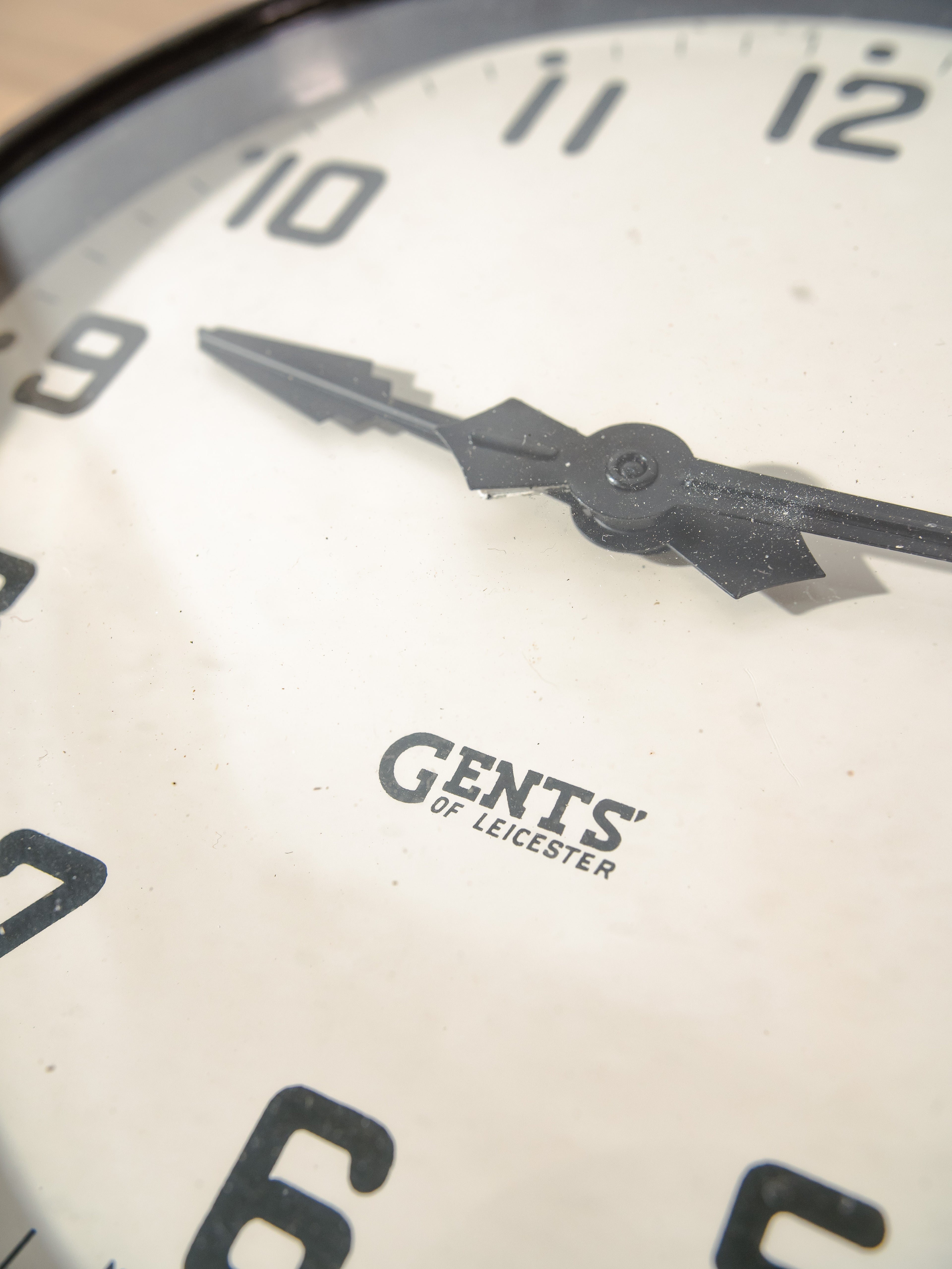 Gents of Leicester Dubbelzijdige Stationsklok | Jaren 40 Bakelieten Secundaire Klok, Nooit Geopend, Fabrieksverzegeling Intact