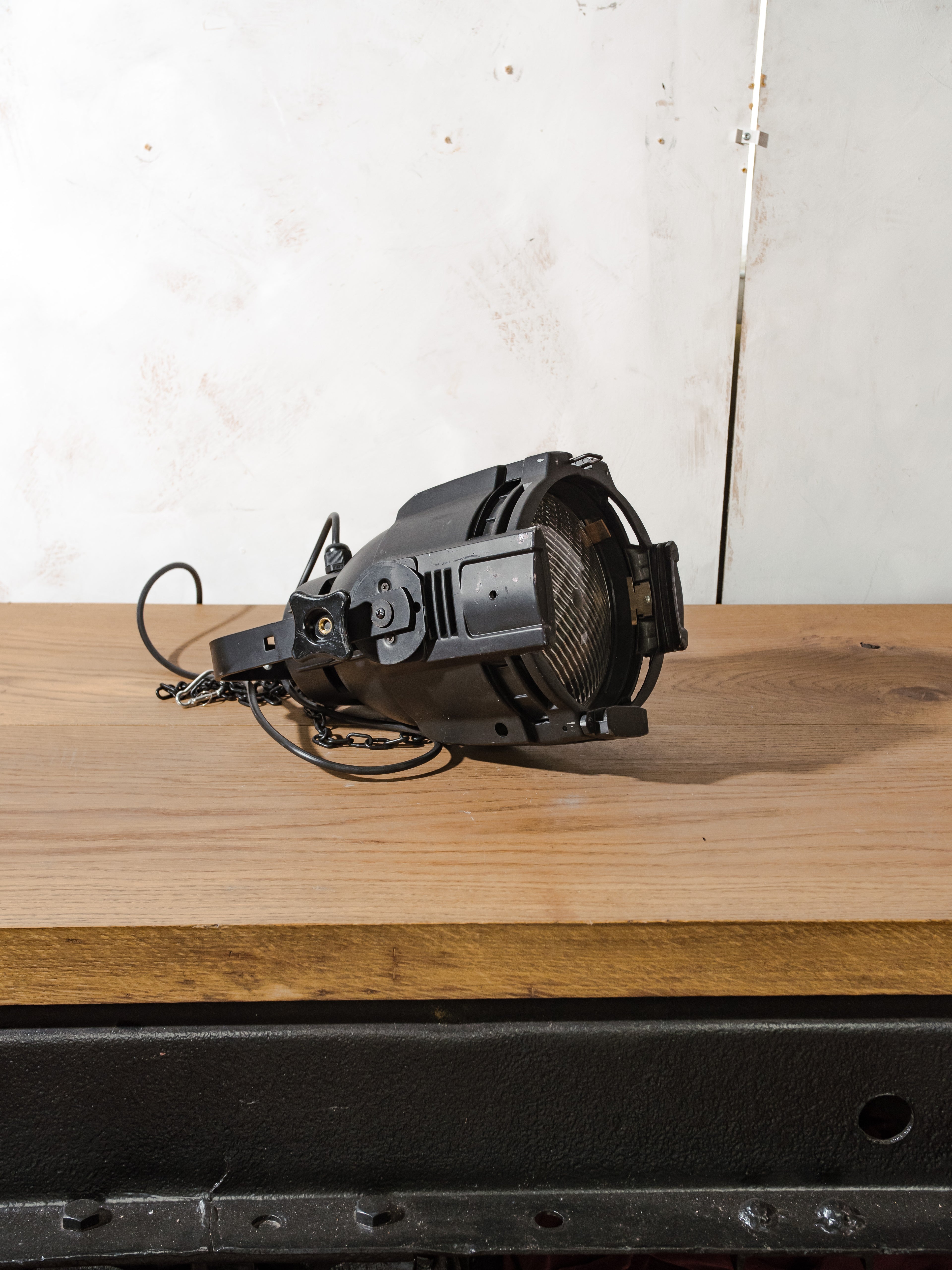 Fargo PAR Spotlight Pendant Lamp | Vintage Theatre Stage Light Hanging Lamp with Chain