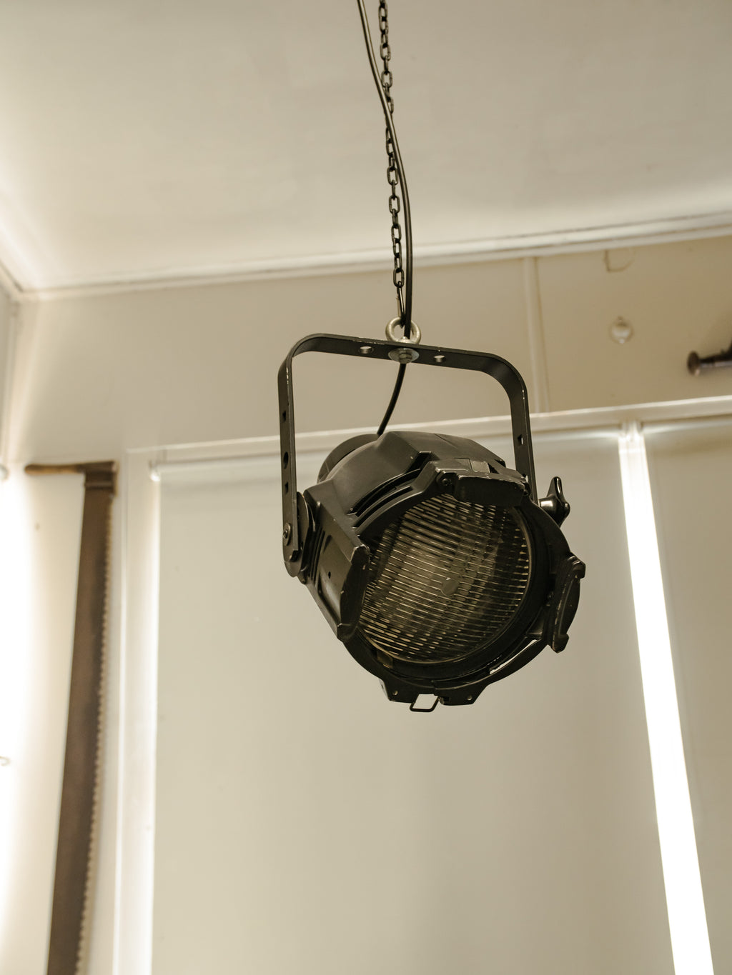 Fargo PAR Spotlight Pendant Lamp | Vintage Theatre Stage Light Hanging Lamp with Chain