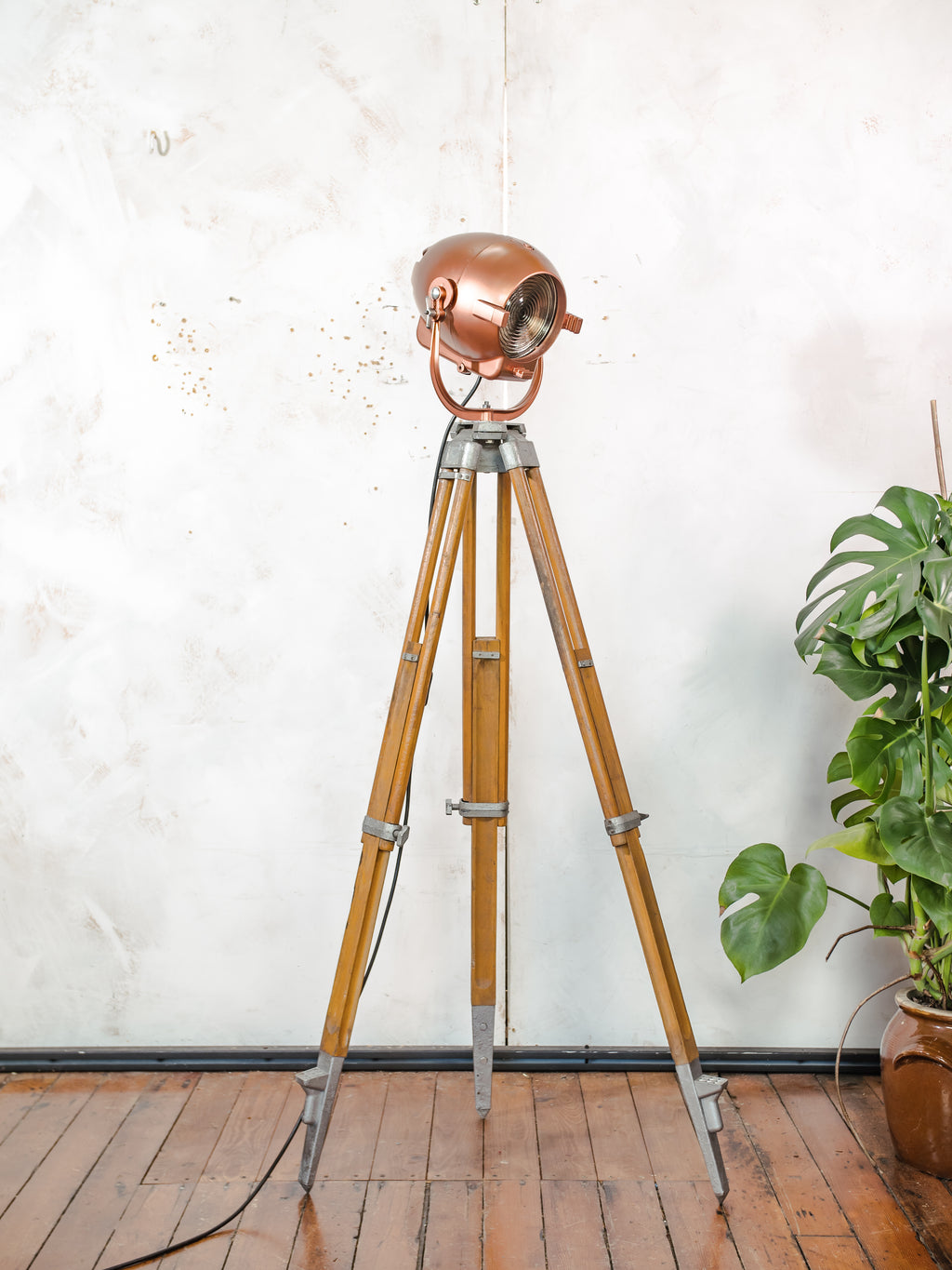 Vintage Strand Electric Patt 123 theaterspot vloerlamp | Industriële statief podiumlamp | Rood koper | Loft decor