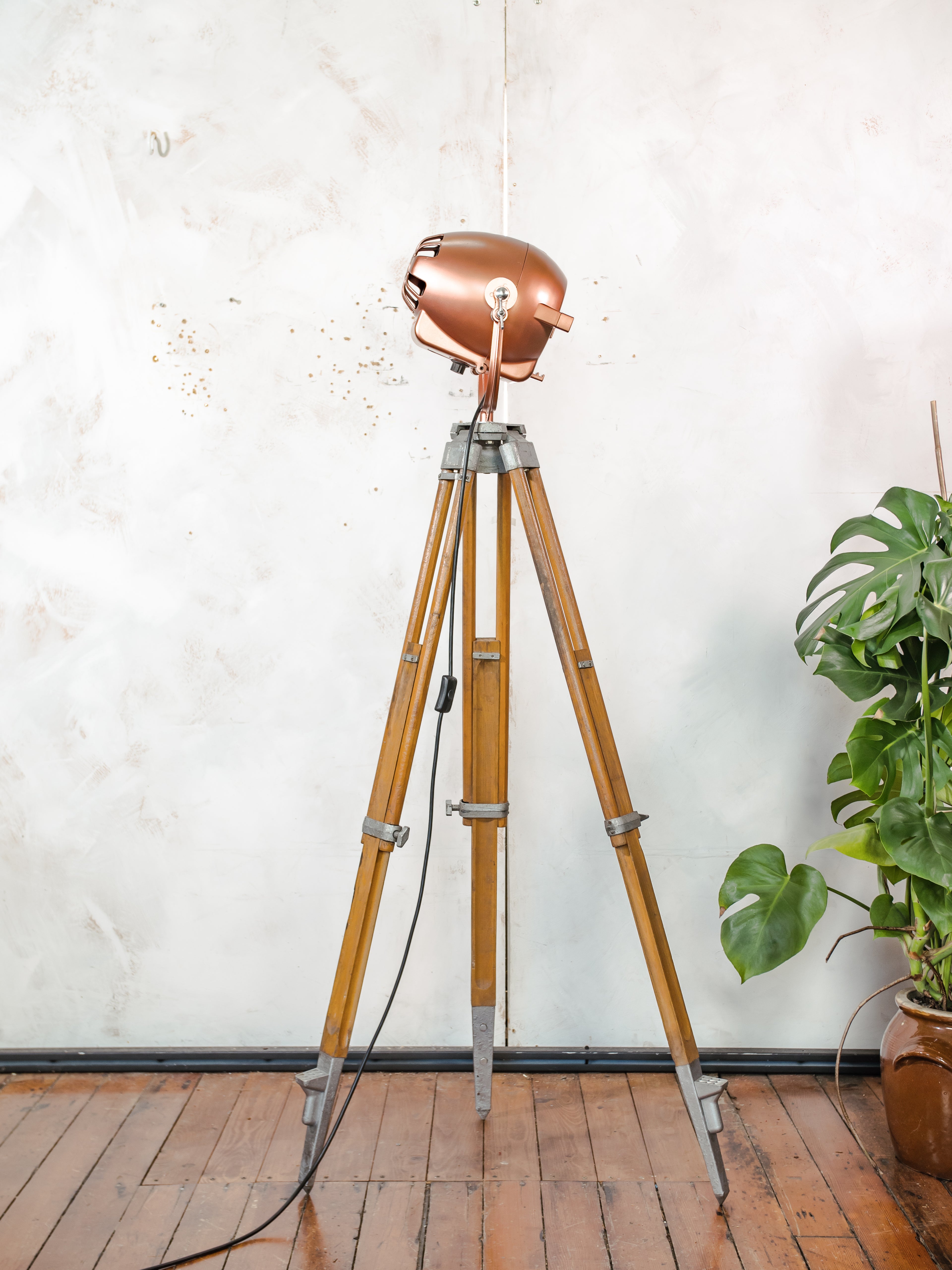 Vintage Strand Electric Patt 123 theaterspot vloerlamp | Industriële statief podiumlamp | Rood koper | Loft decor