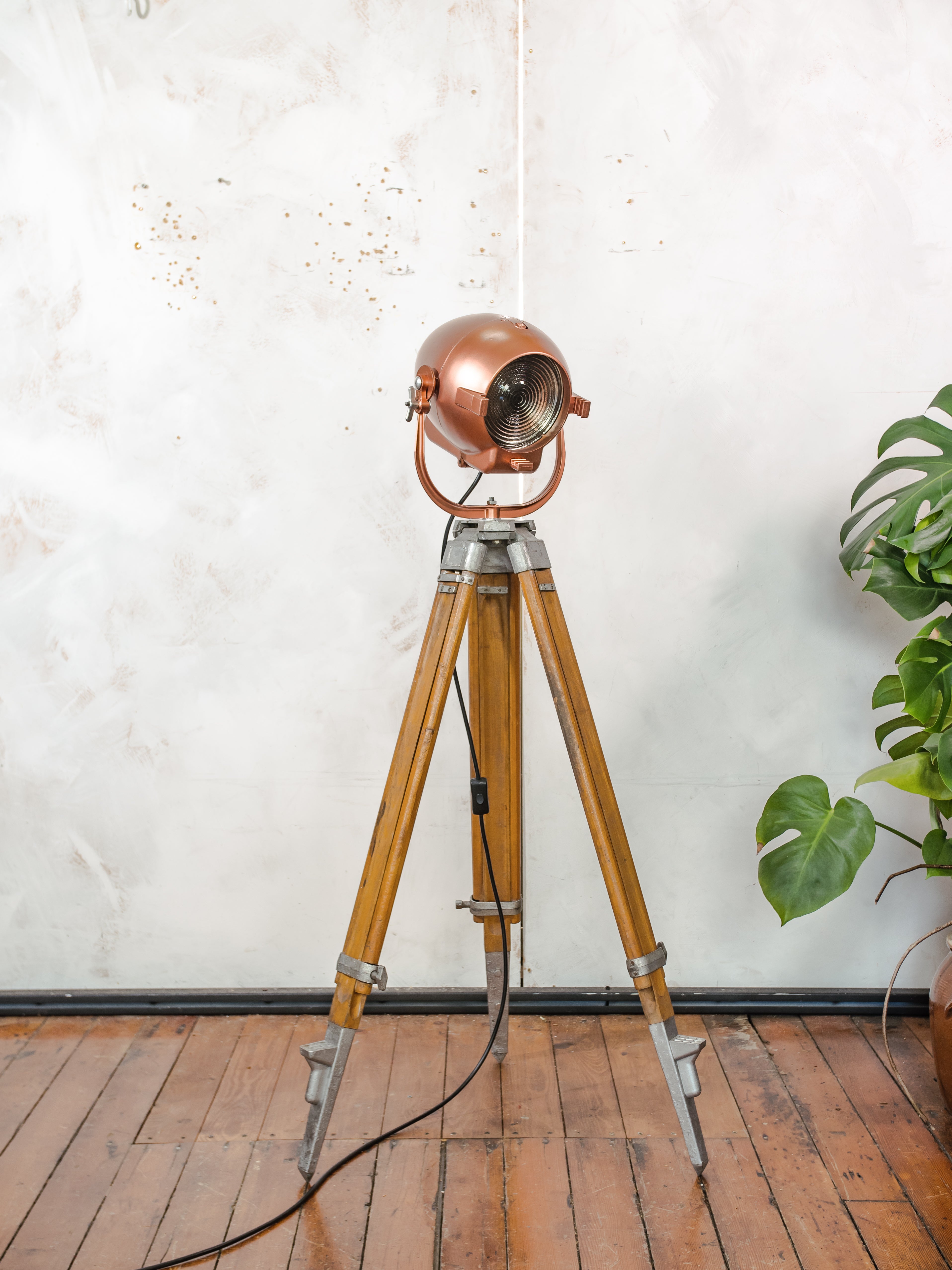 Vintage Strand Electric Patt 123 theaterspot vloerlamp | Industriële statief podiumlamp | Rood koper | Loft decor