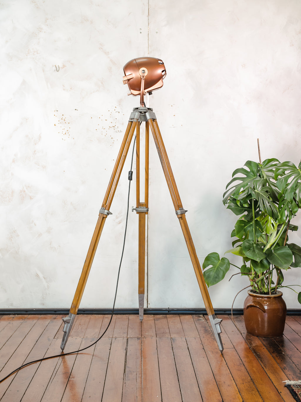 Vintage Strand Electric Patt 123 theaterspot vloerlamp | Industriële statief podiumlamp | Rood koper | Loft decor