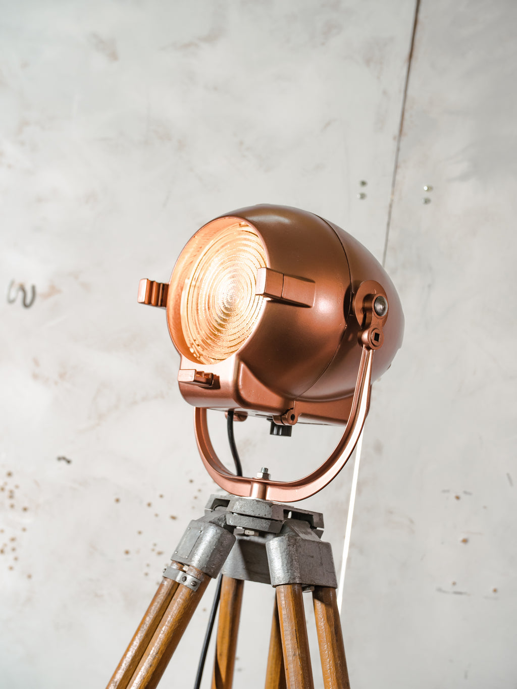 Vintage Strand Electric Patt 123 theaterspot vloerlamp | Industriële statief podiumlamp | Rood koper | Loft decor