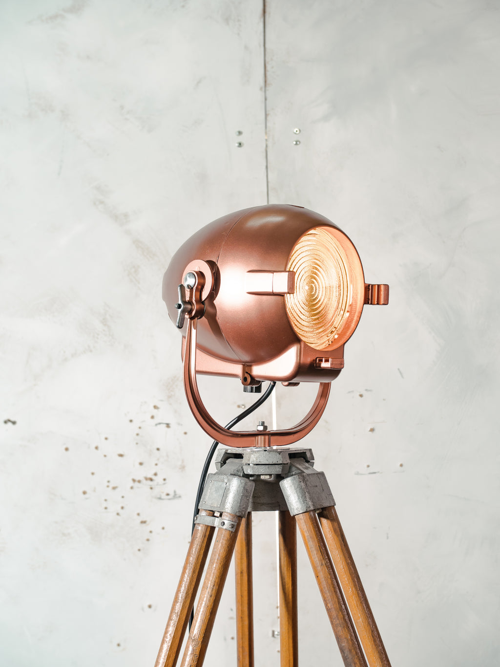 Vintage Strand Electric Patt 123 theaterspot vloerlamp | Industriële statief podiumlamp | Rood koper | Loft decor