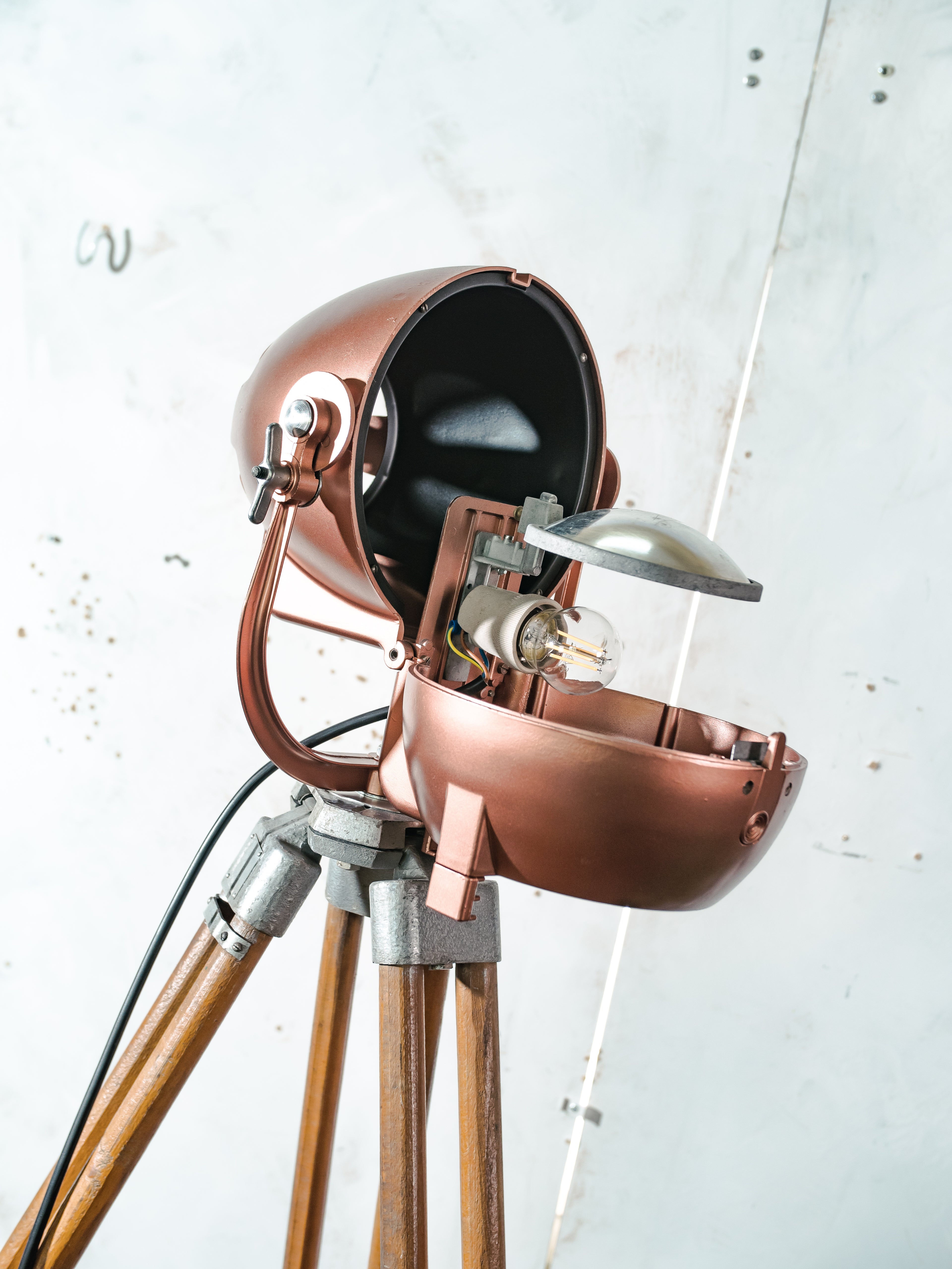 Vintage Strand Electric Patt 123 theaterspot vloerlamp | Industriële statief podiumlamp | Rood koper | Loft decor