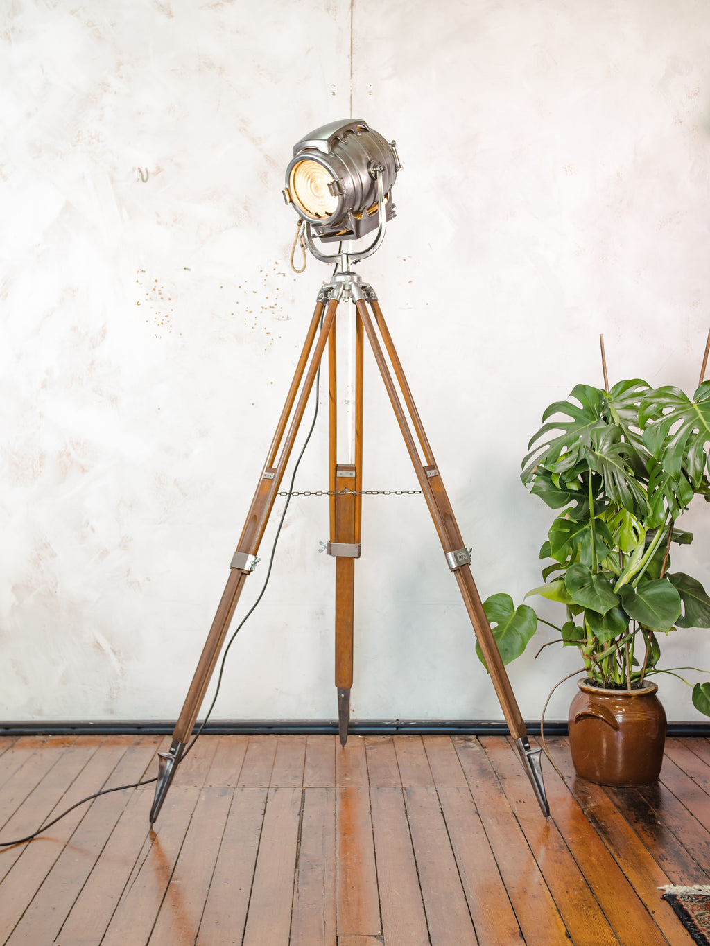 Bardwell McAlister 1950s Hollywood Keg Light Floor Lamp | Fresnel Lens | Barndoors | Vintage Tripod | Rewired E27 | Film Studio Spotlight