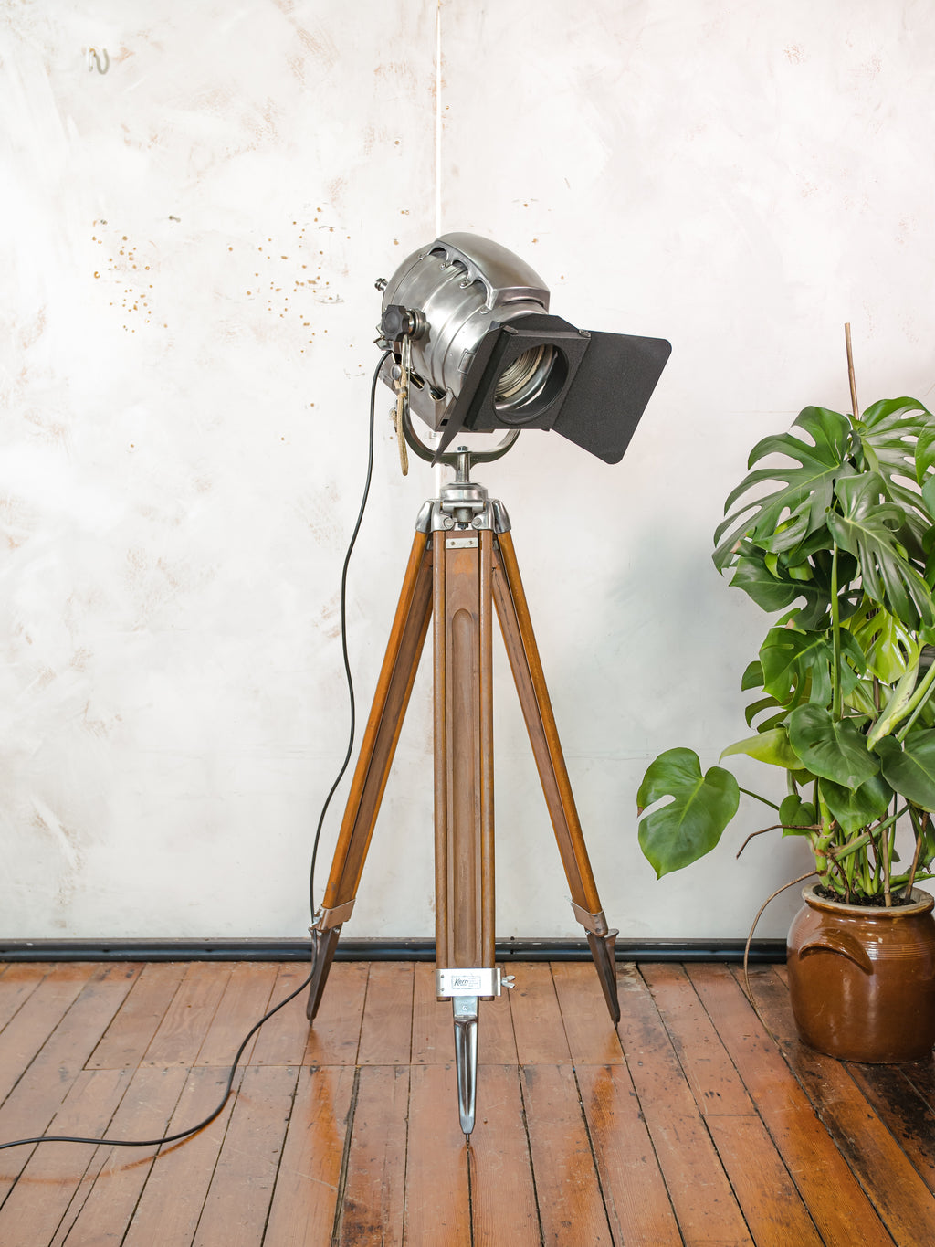 Bardwell McAlister 1950s Hollywood Keg Light Floor Lamp | Fresnel Lens | Barndoors | Vintage Tripod | Rewired E27 | Film Studio Spotlight