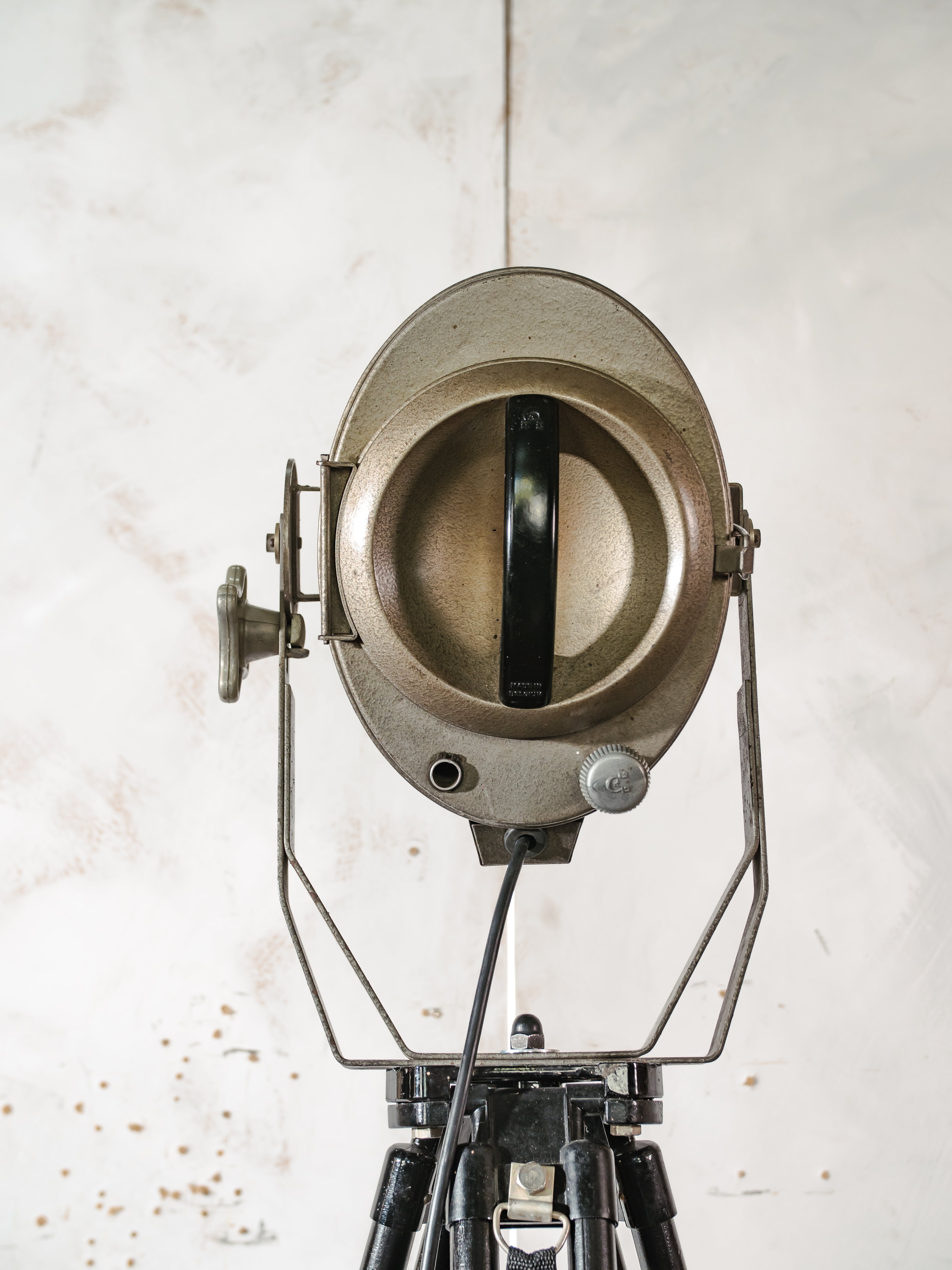 Vintage ADB België theaterspot lamp uit de jaren 60 | Industriële podiumlamp met statief | Nieuwe E27-fitting | Breedstraler & Spot | Loftverlichting