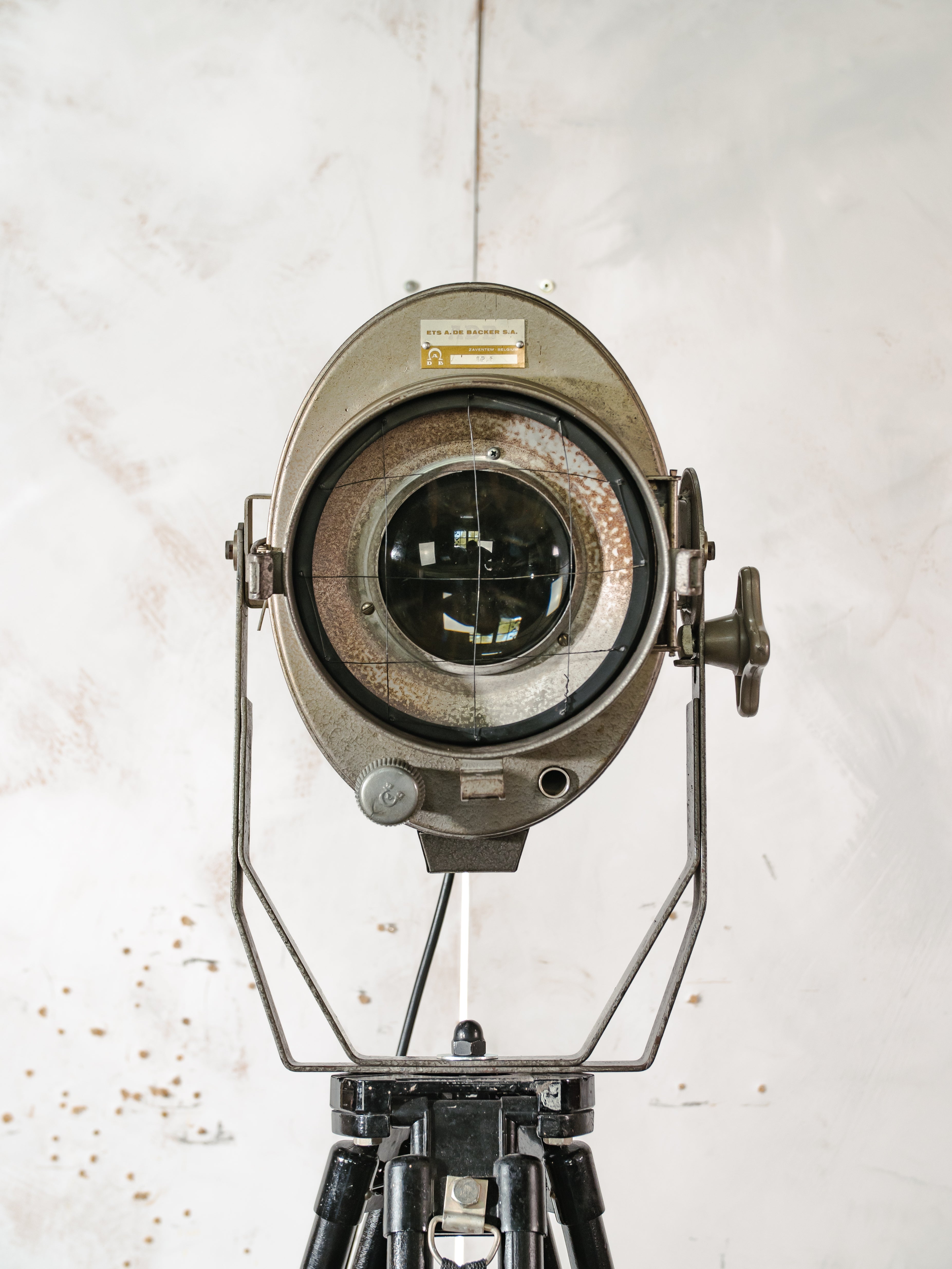 Vintage ADB België theaterspot lamp uit de jaren 60 | Industriële podiumlamp met statief | Nieuwe E27-fitting | Breedstraler & Spot | Loftverlichting