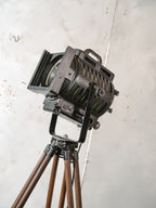 Vintage ARRI film spotlight vloerlamp, industriële filmlamp van Arnold & Richter uit de jaren 1950, statief voor landmeetkunde, studioverlichting