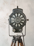 Vintage ARRI film spotlight vloerlamp, industriële filmlamp van Arnold & Richter uit de jaren 1950, statief voor landmeetkunde, studioverlichting