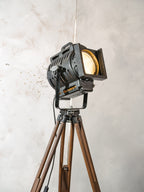 Vintage ARRI film spotlight vloerlamp, industriële filmlamp van Arnold & Richter uit de jaren 1950, statief voor landmeetkunde, studioverlichting