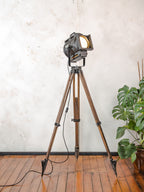 Vintage ARRI film spotlight vloerlamp, industriële filmlamp van Arnold & Richter uit de jaren 1950, statief voor landmeetkunde, studioverlichting