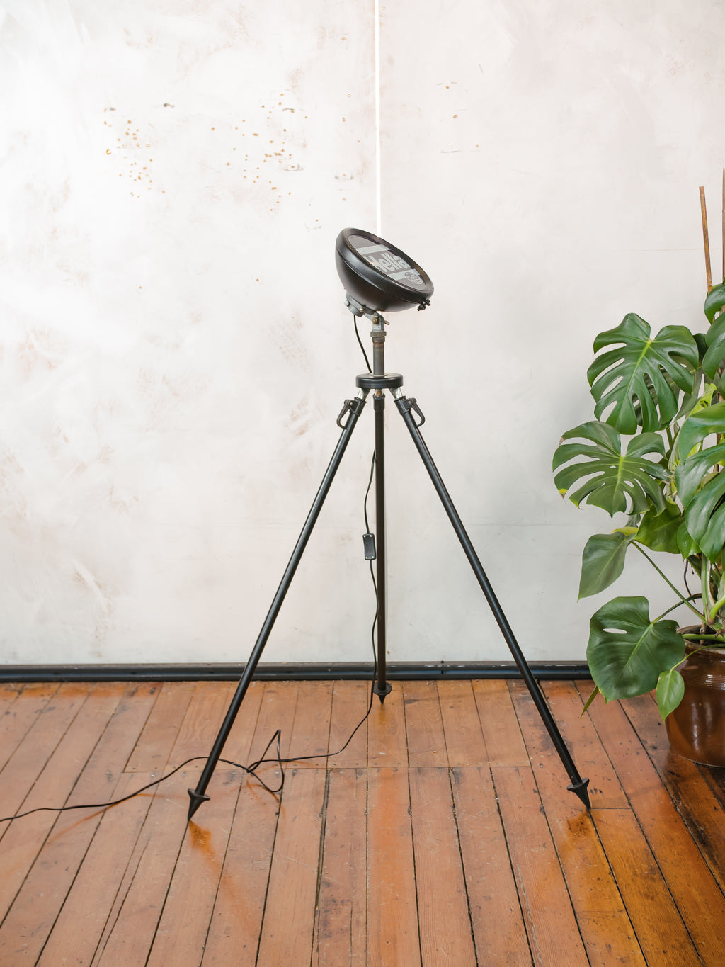Upcycled spotlight lamp, HELLA rally geïnspireerde statief vloerlamp, industriële verlichting uit de jaren 50