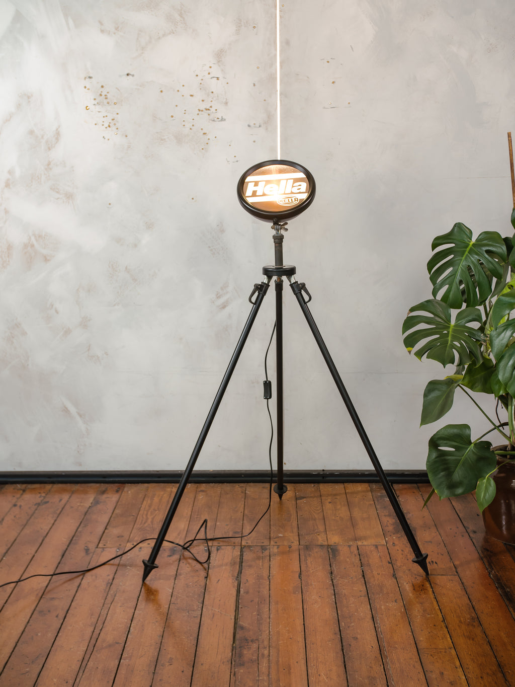 Upcycled spotlight lamp, HELLA rally geïnspireerde statief vloerlamp, industriële verlichting uit de jaren 50