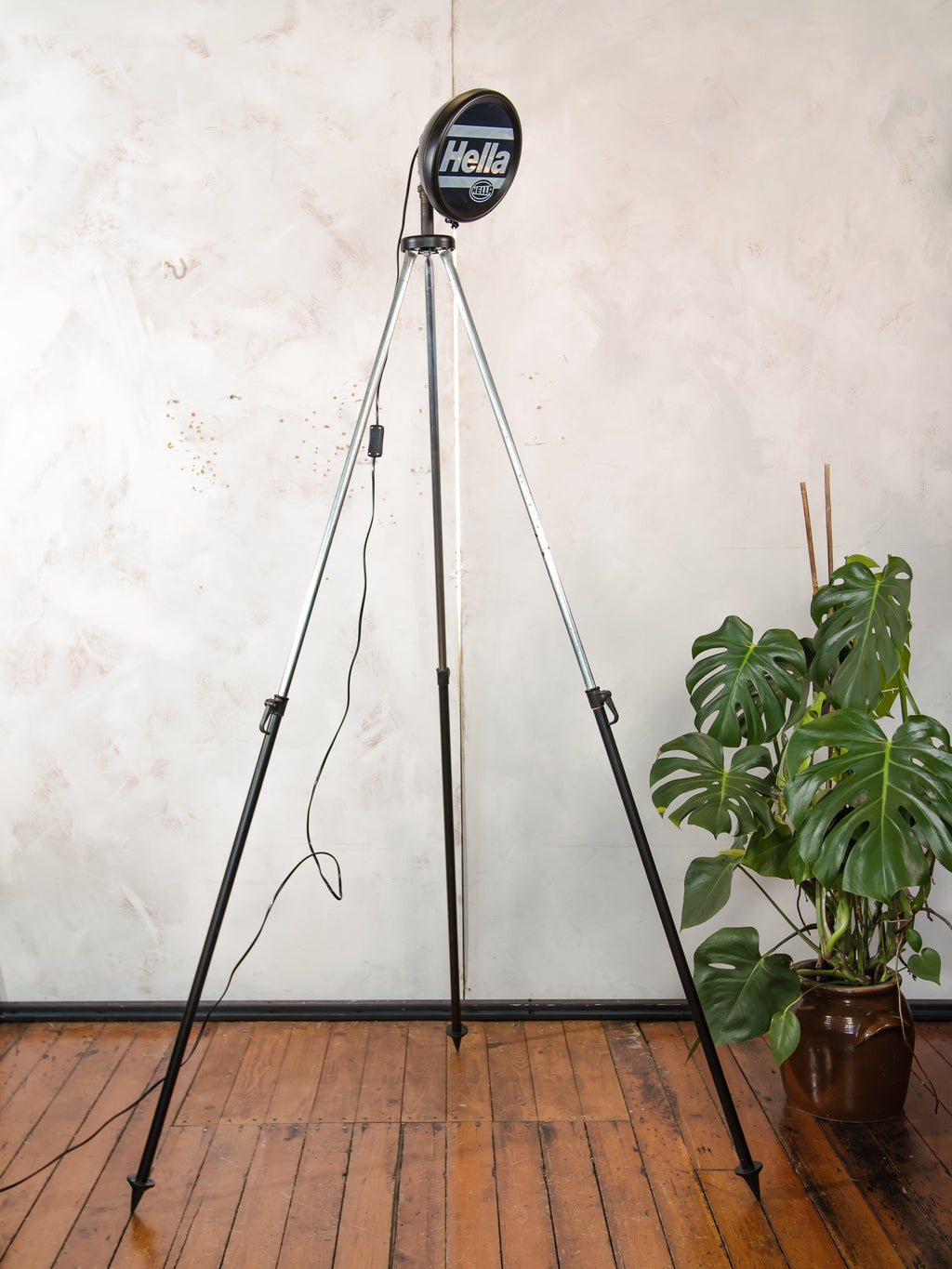Upcycled spotlight lamp, HELLA rally geïnspireerde statief vloerlamp, industriële verlichting uit de jaren 50