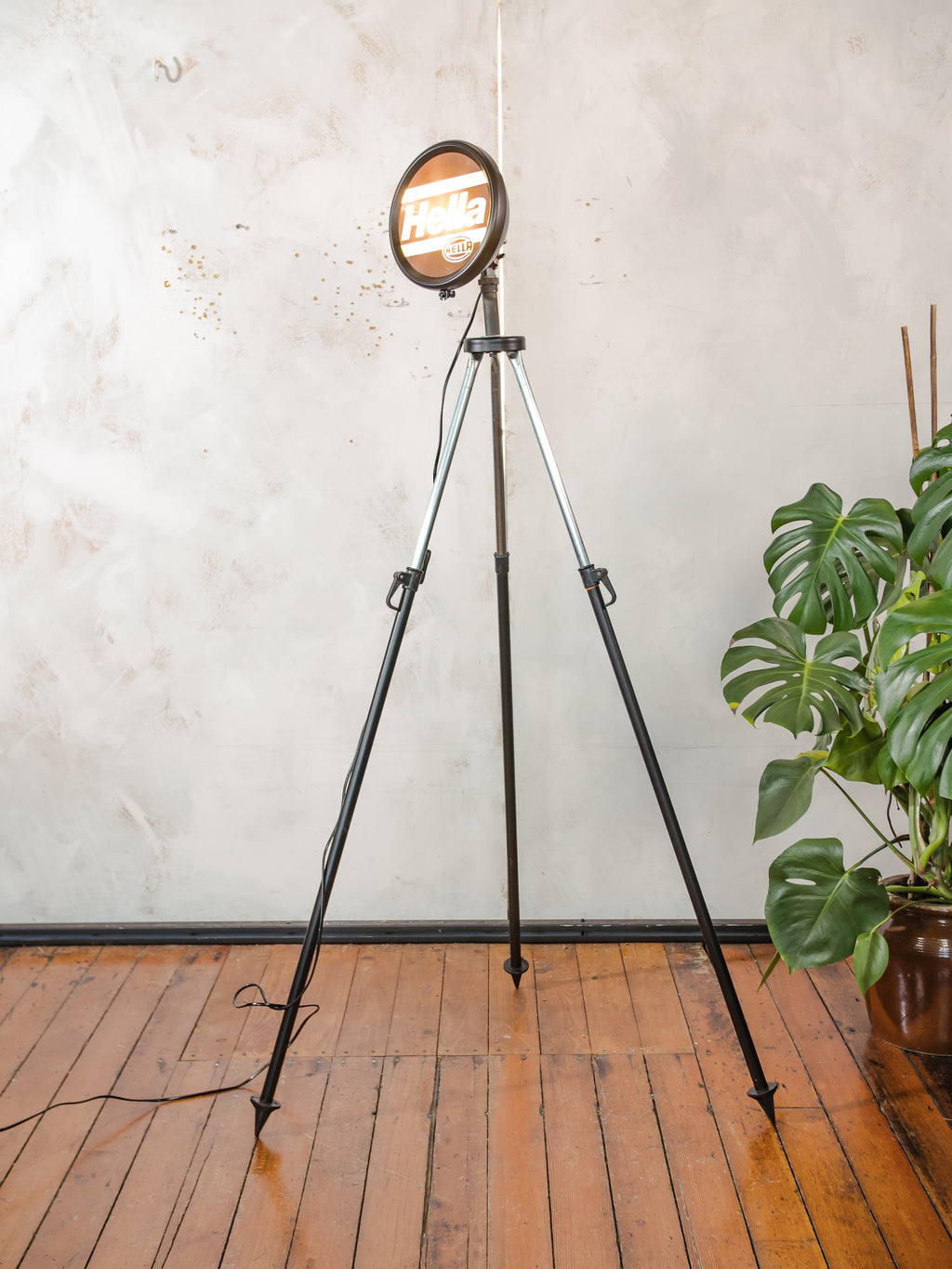 Upcycled spotlight lamp, HELLA rally geïnspireerde statief vloerlamp, industriële verlichting uit de jaren 50
