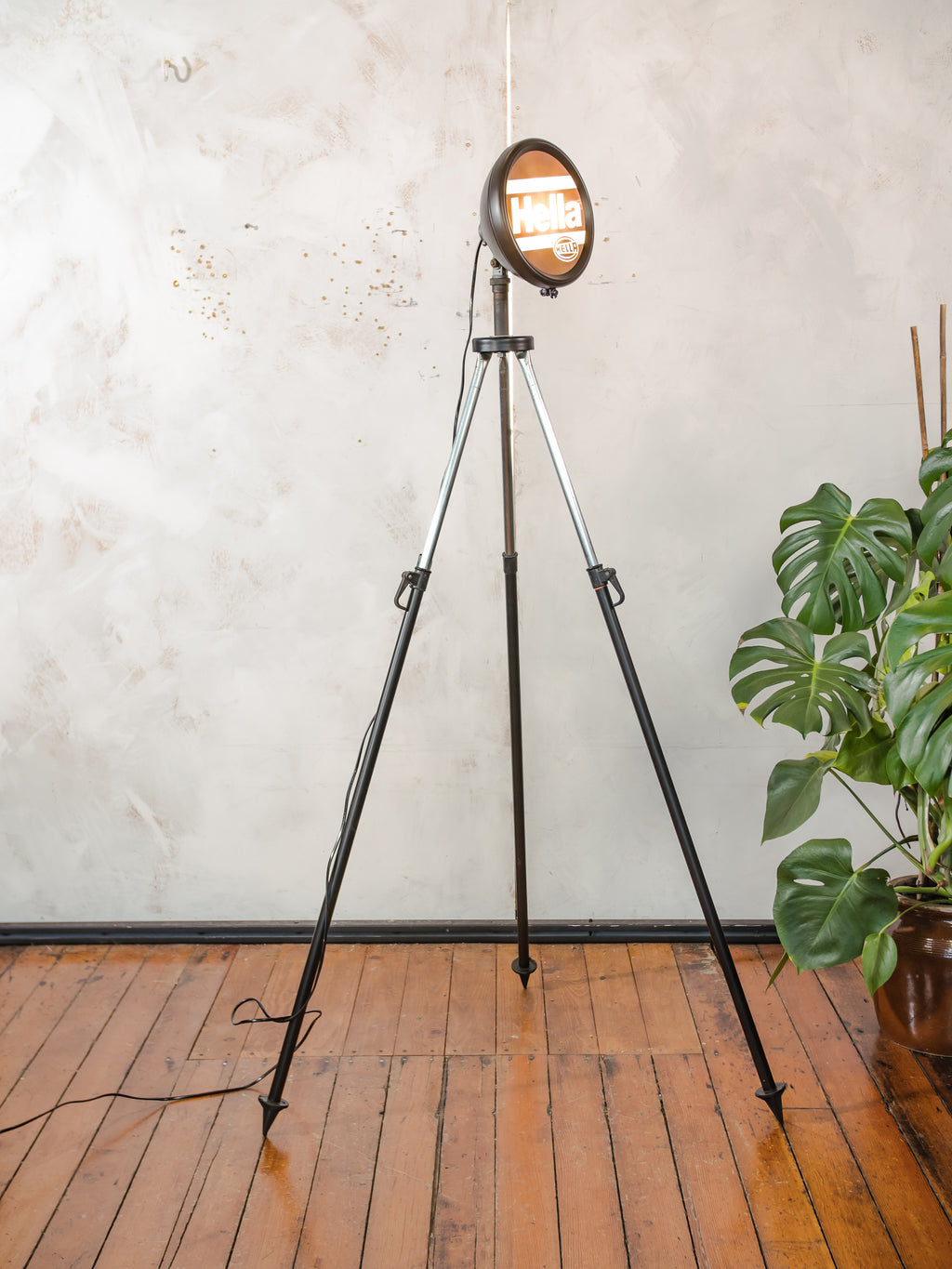 Upcycled spotlight lamp, HELLA rally geïnspireerde statief vloerlamp, industriële verlichting uit de jaren 50