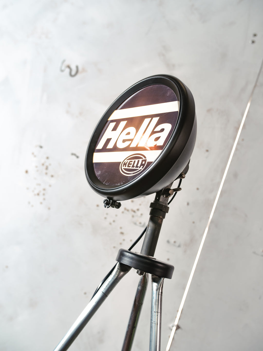 Upcycled spotlight lamp, HELLA rally geïnspireerde statief vloerlamp, industriële verlichting uit de jaren 50