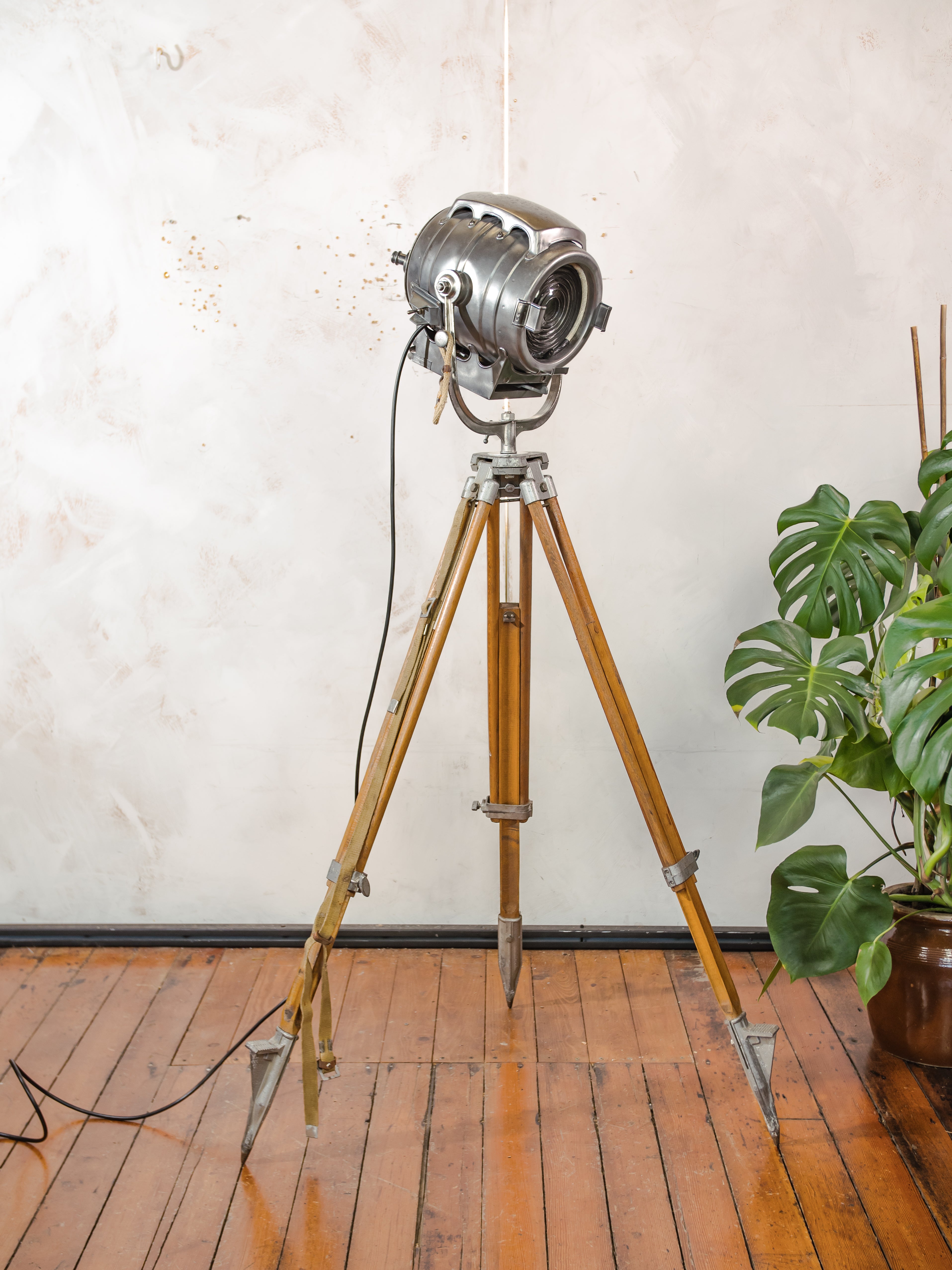 Bardwell McAlister 1950s Hollywood Vintage Movie Keg Light on Wooden Surveyinbg Tripod, Semi-Polished Film spotlight Floorlamp