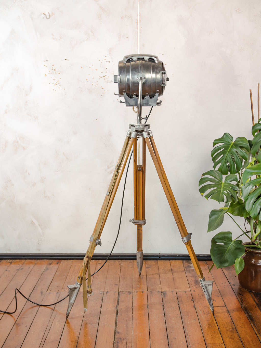 Bardwell & McAlister Keg Light, 1950s Hollywood, detail view 9