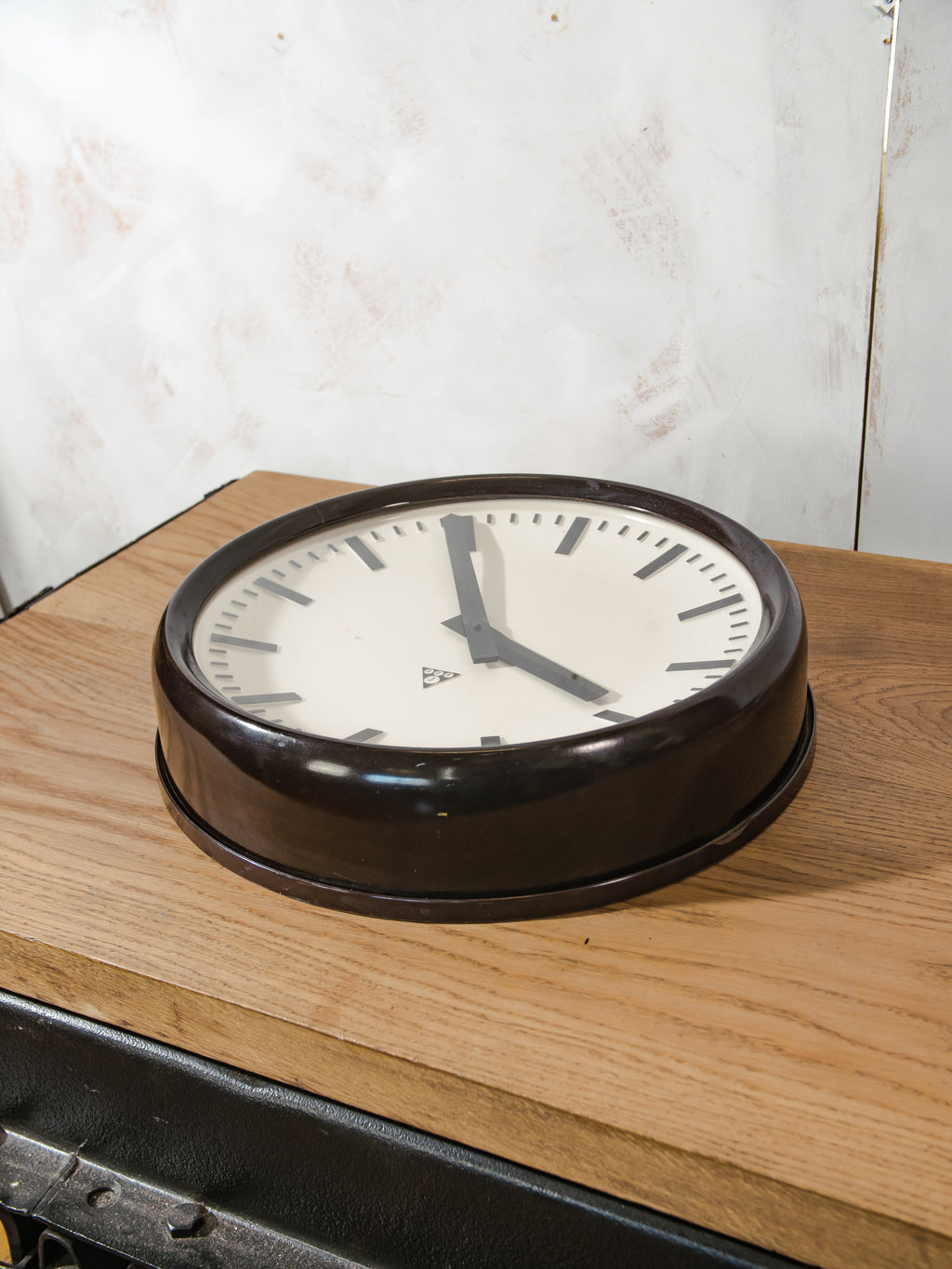 Large Vintage Industrial Wall Clock by Pragotron | 1960s Station Timekeeper, Bakelite dark brown body, 50Ø
