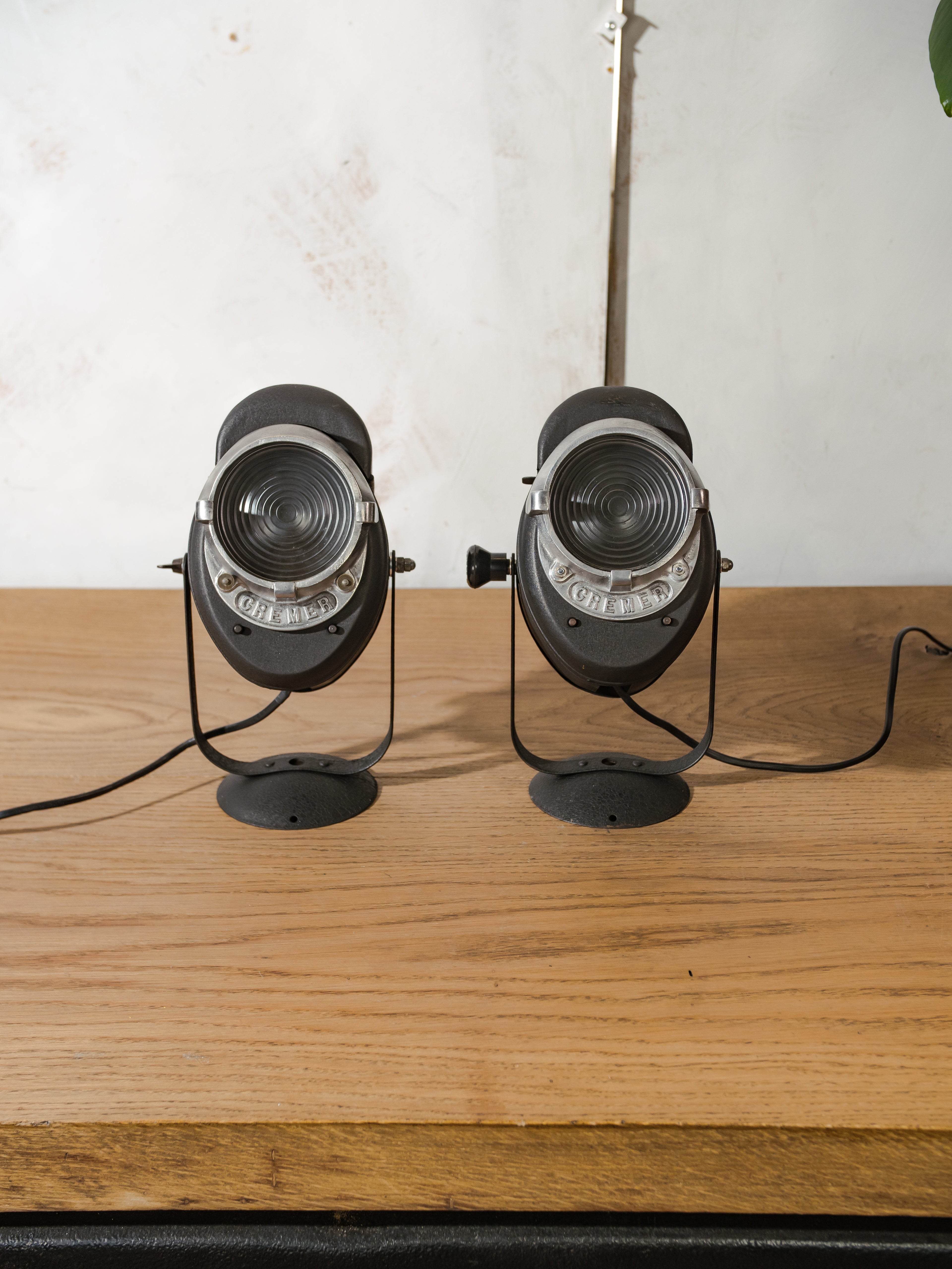 Vintage A.E. Cremer Paris Baby spotlight lamp uit de jaren 1950, originele industriële theaterverlichting.
