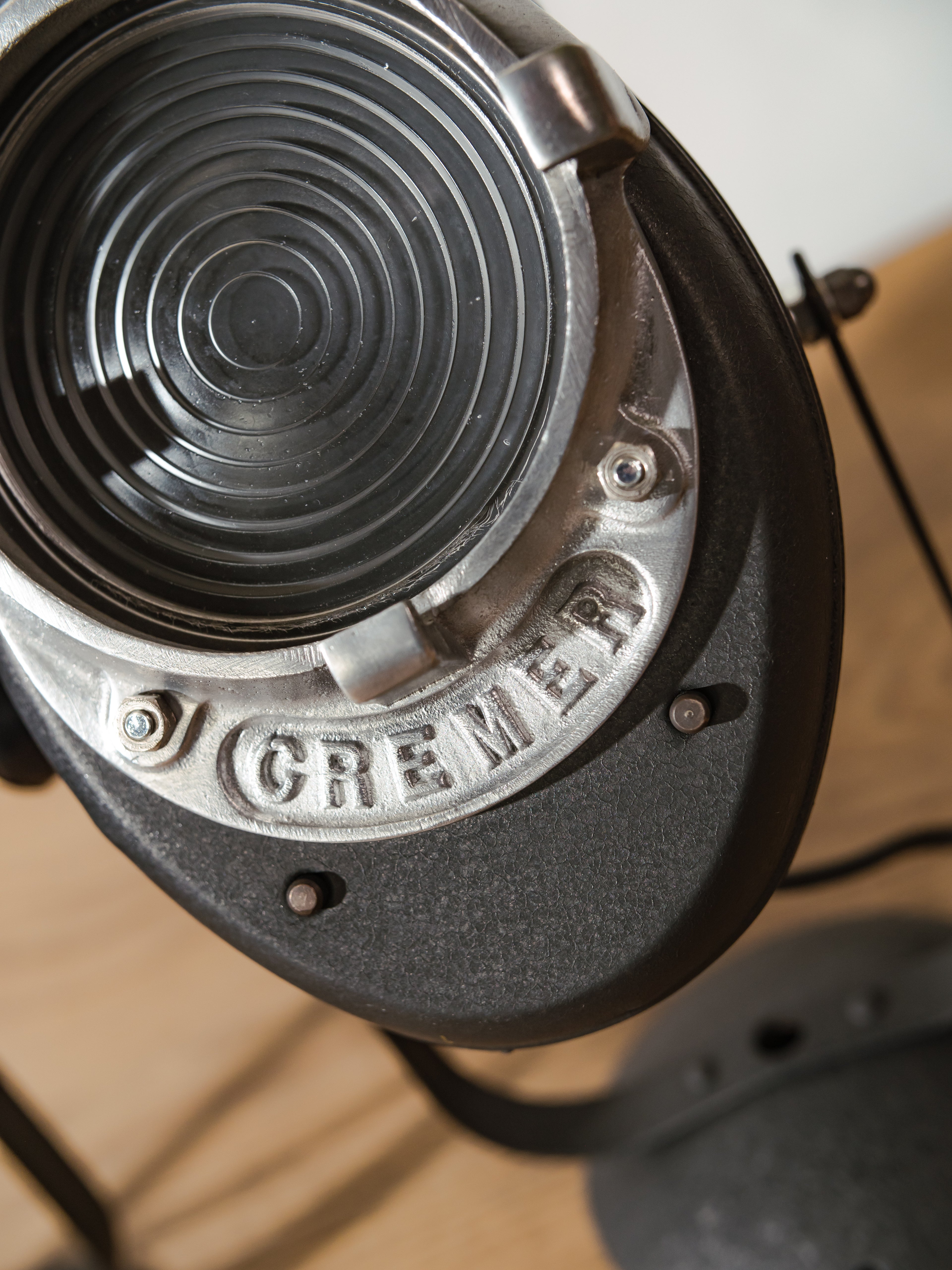Vintage A.E. Cremer Paris Baby spotlight lamp uit de jaren 1950, originele industriële theaterverlichting.
