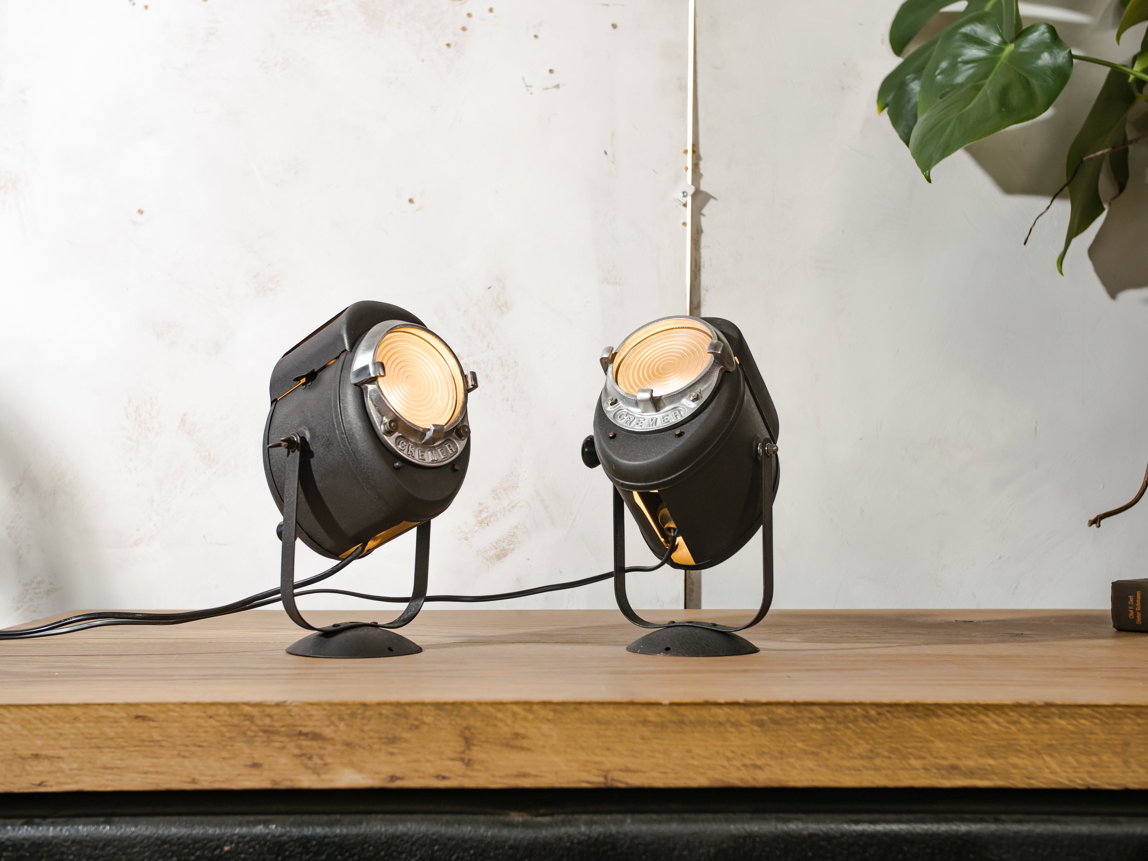 Vintage A.E. Cremer Paris Baby spotlight lamp uit de jaren 1950, originele industriële theaterverlichting.