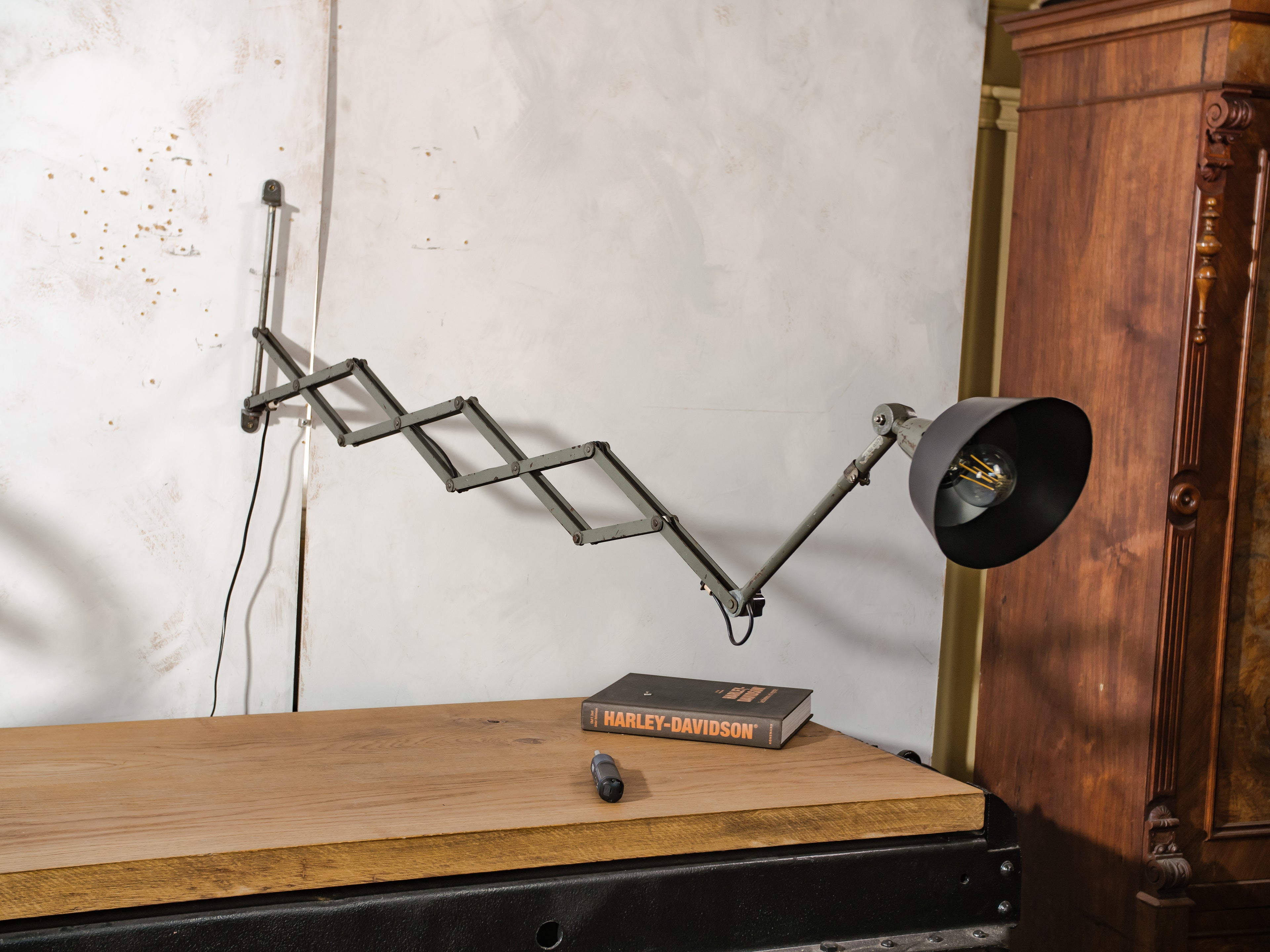 MIDGARD XXL Scissor Lamp 1930s , Original Antique Military Green Workshop lamp with black shade, Rare design by Curt Fischer